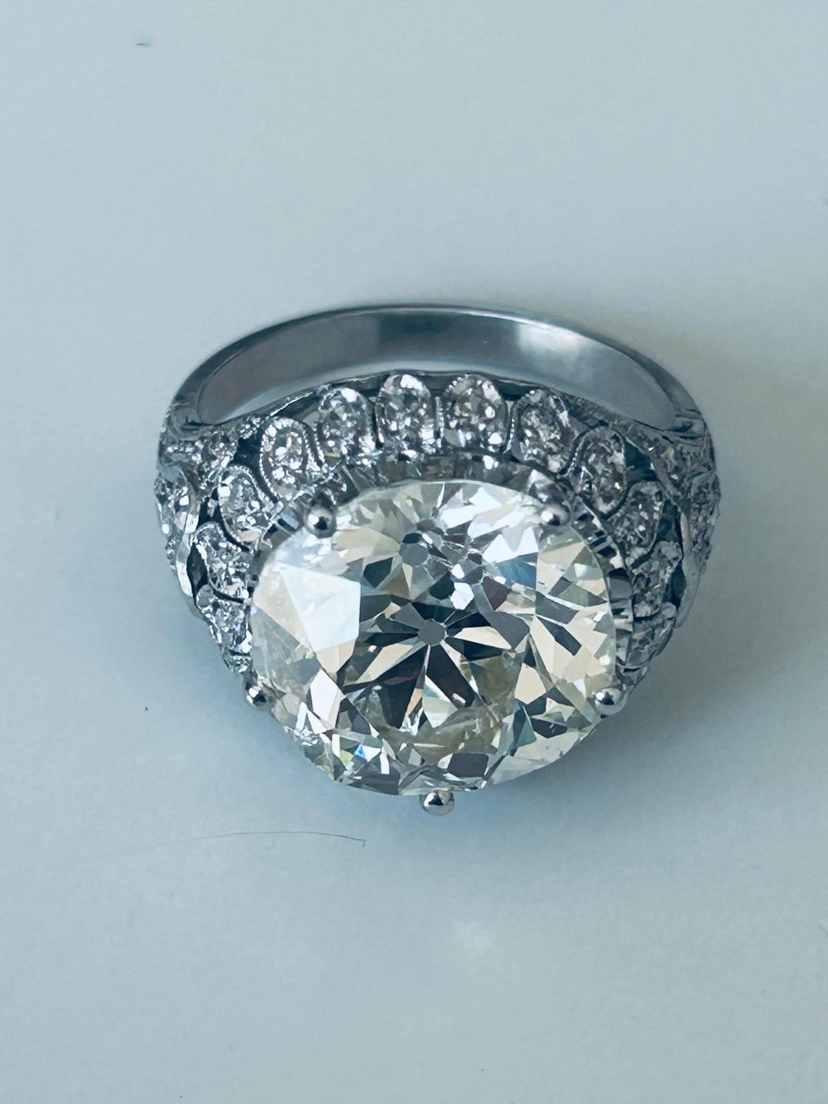 Art Deco Exquisite 18K White Gold Ring with Old European Cut Diamond For Sale