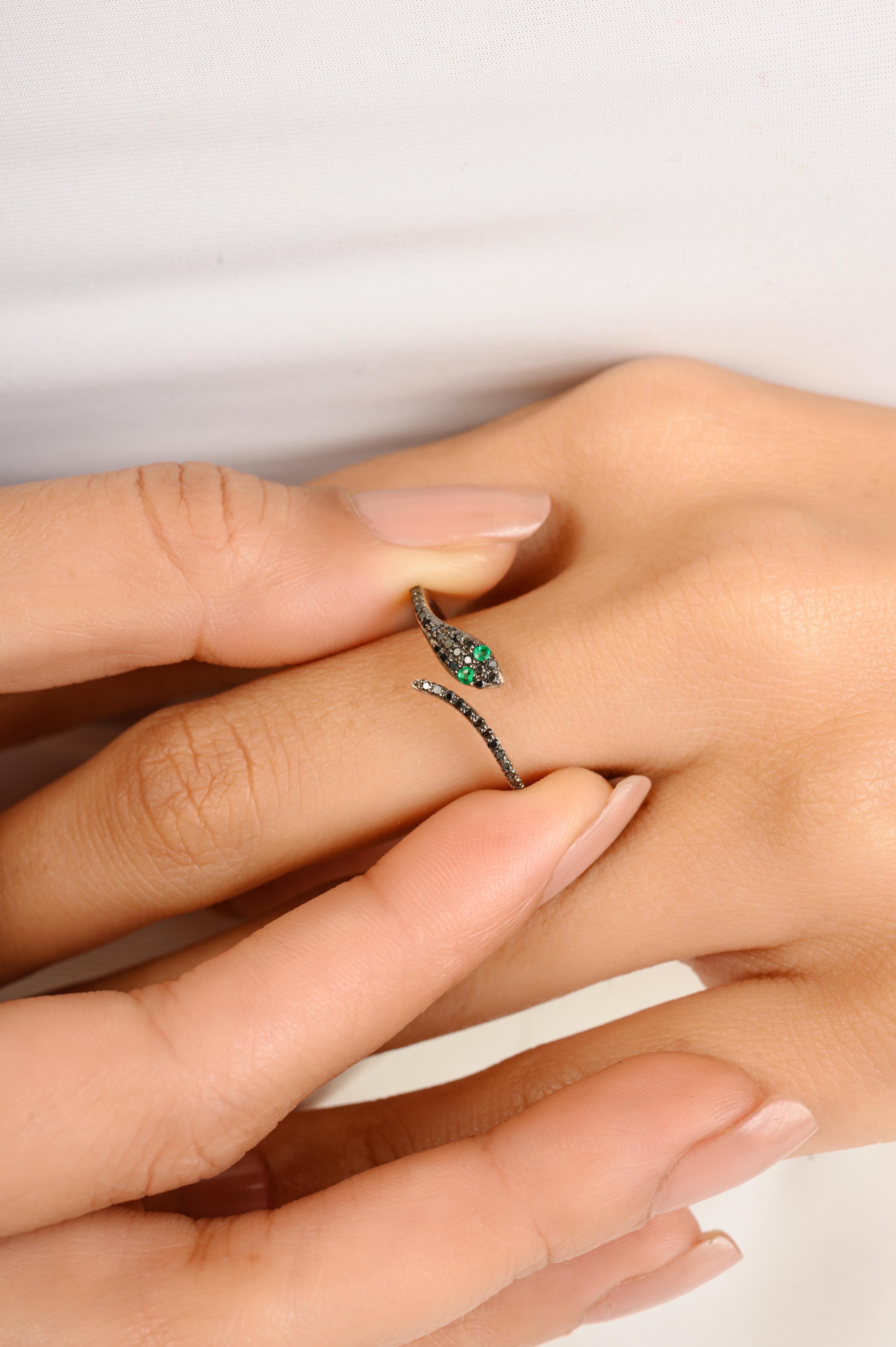 For Sale:  Exquisite 18K White Gold Snake Ring - Emerald Eyes & Pave-Set Black Diamonds 8
