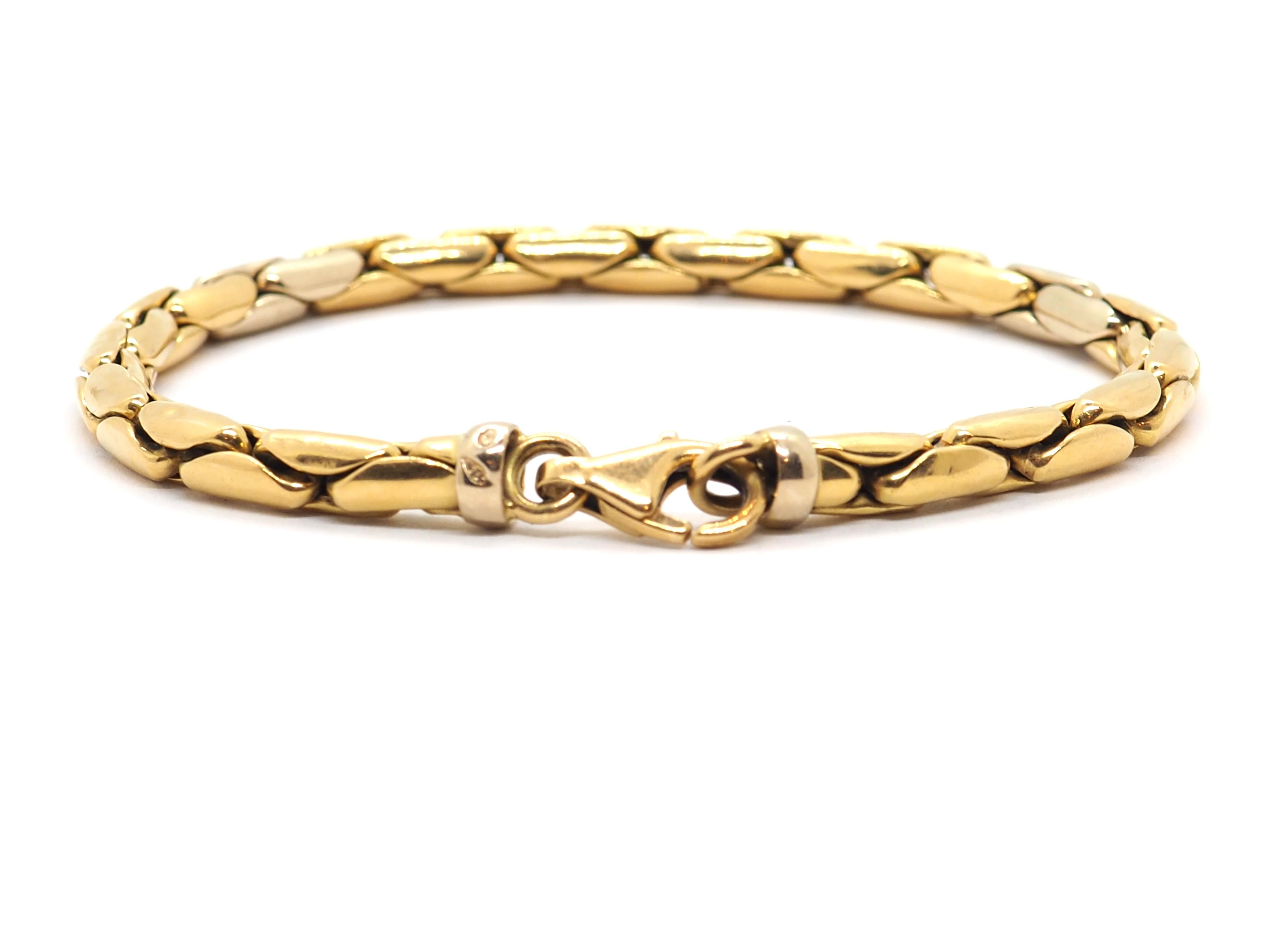 Bracelet rétro en or jaune et blanc 18 carats Excellent état - En vente à Geneva, CH