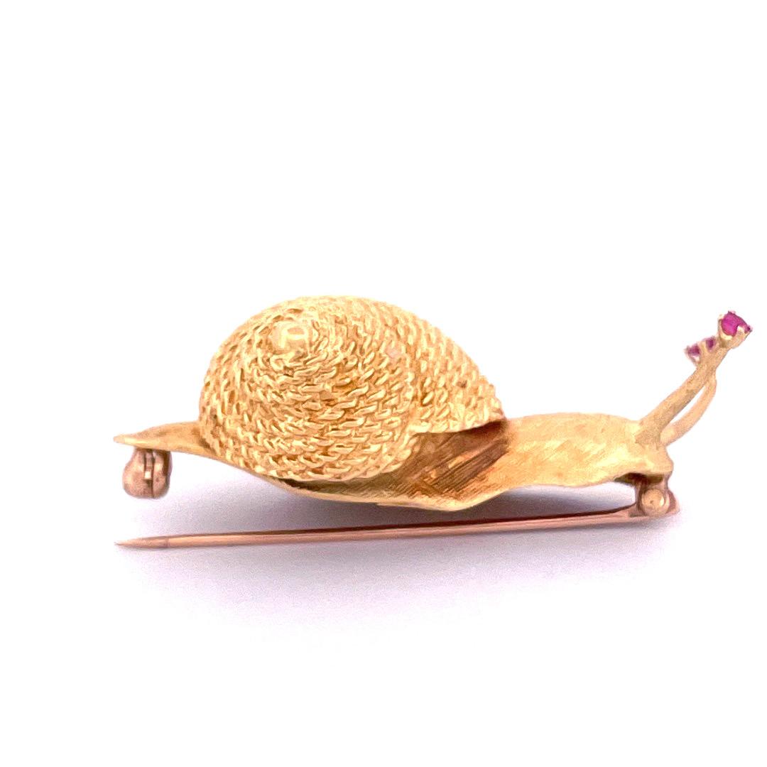 Art Deco Exquisite 18k Yellow Gold Cheany Snail Brooch with Ruby Eyes