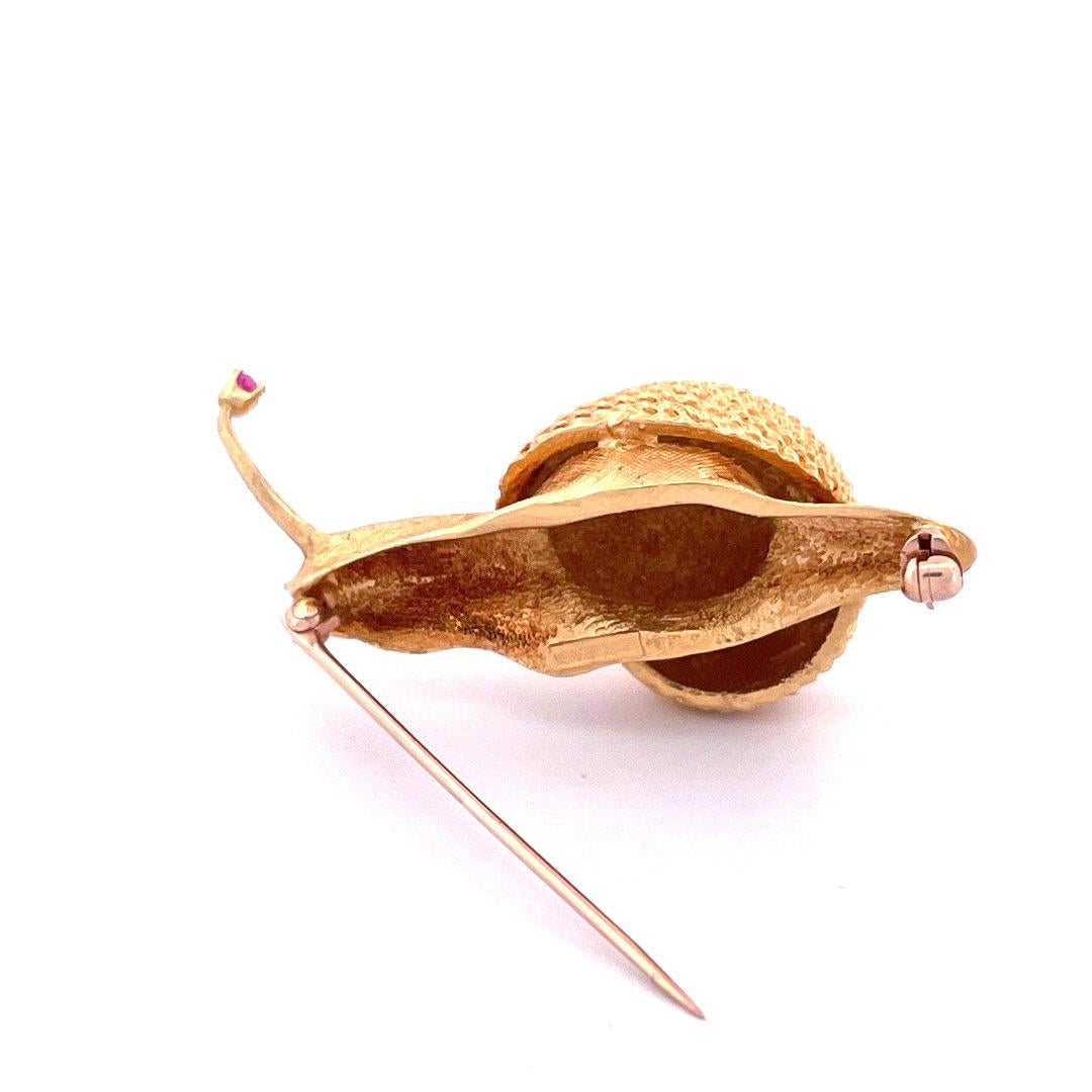 Women's or Men's Exquisite 18k Yellow Gold Cheany Snail Brooch with Ruby Eyes