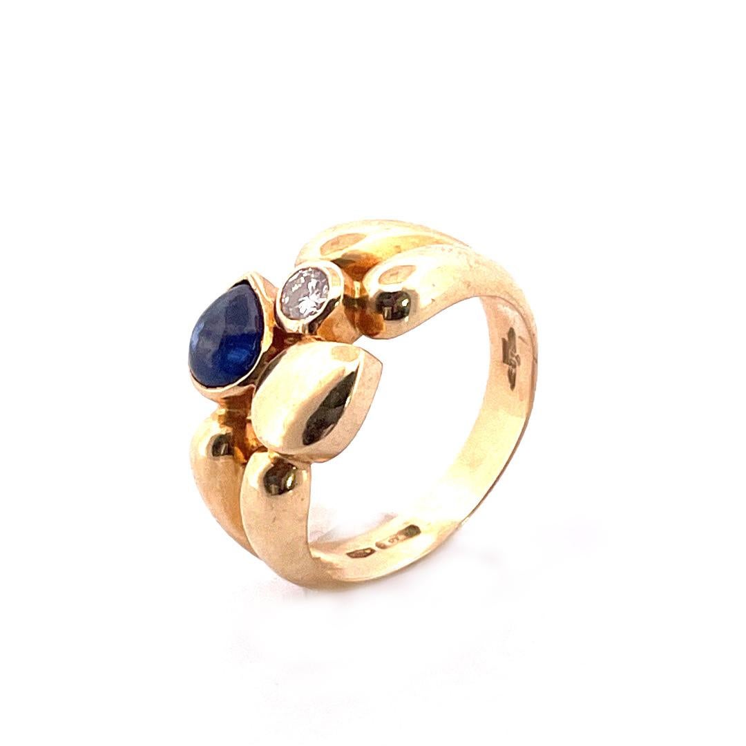Exquisite Ring und Ohrring aus 18 Karat Gelbgold mit italienischem Cabochon-Saphir (Art nouveau) im Angebot
