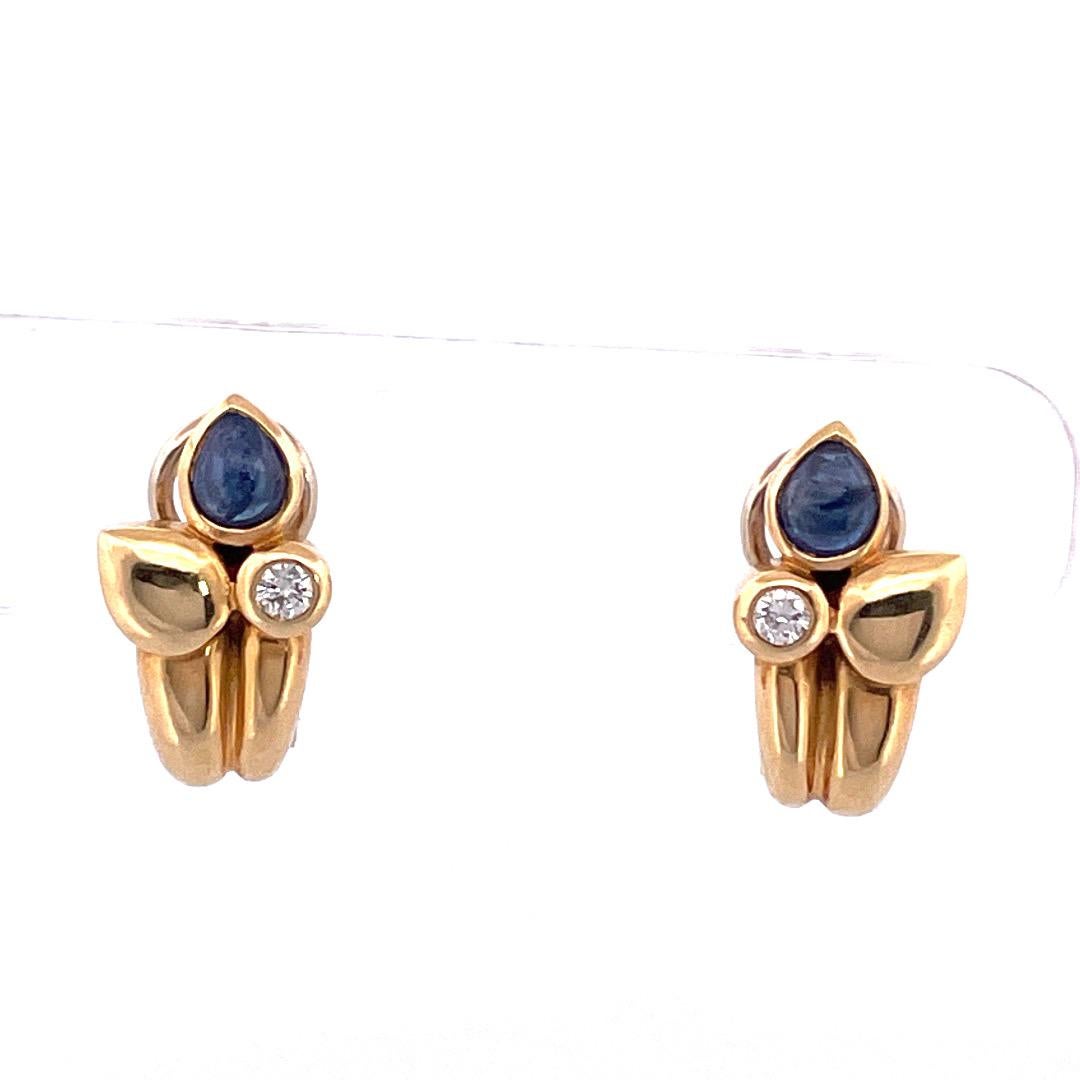 Round Cut Exquisite 18k Yellow Gold Italian Cabochon Sapphire Ring and Earring Set For Sale