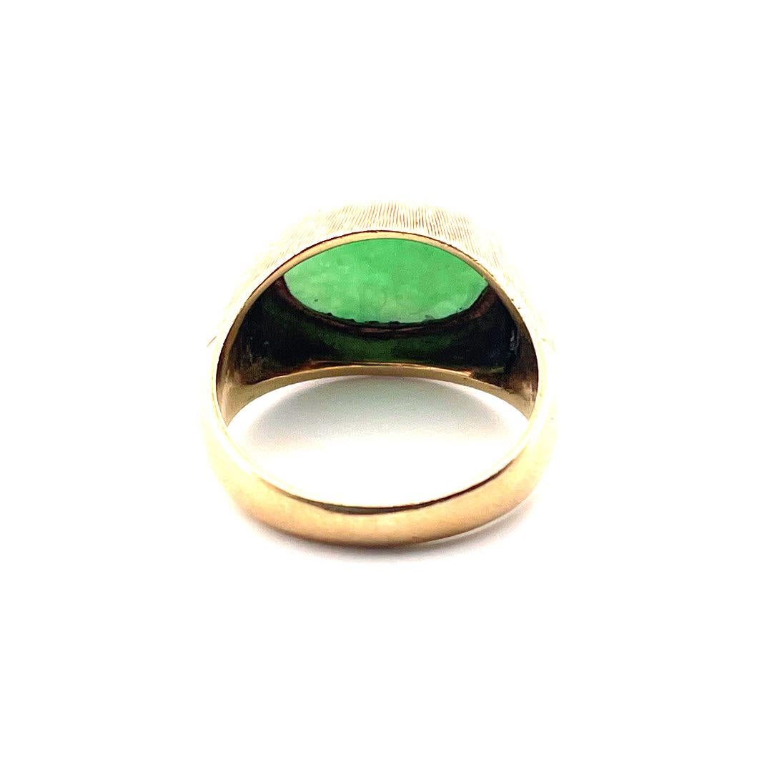 Oval Cut Exquisite 18k Yellow Gold Jadeite Textured Ring For Sale