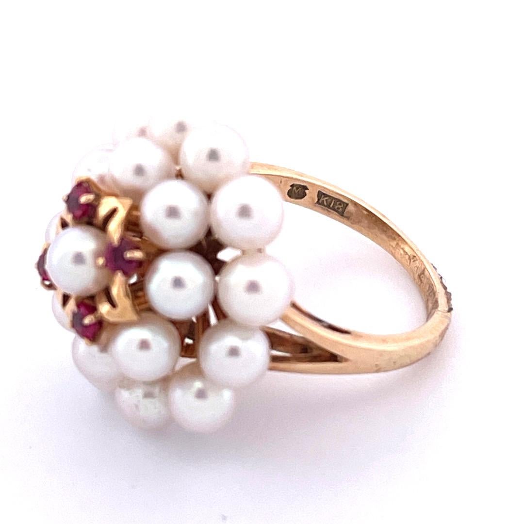 Exquisiter Mikimoto Perlen- und Rubin-Ring aus 18 Karat Gelbgold (Retro)