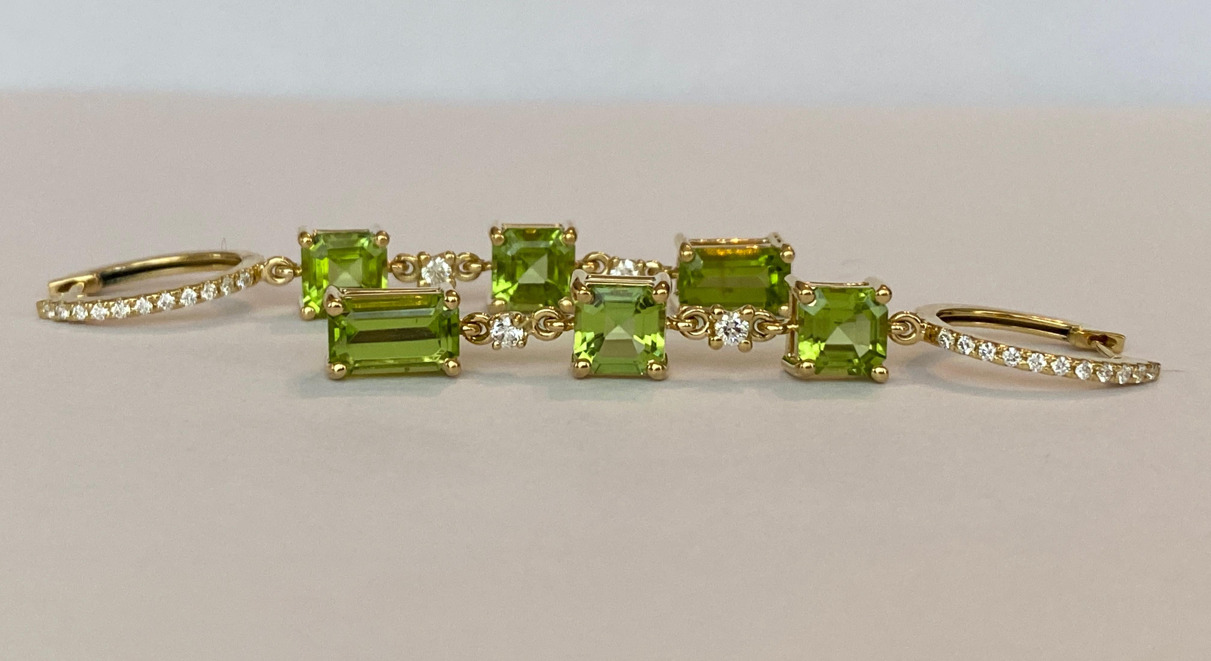 Exquisite 18K Yellow Gold Peridot and Diamond Dangle Earrings For Sale 4