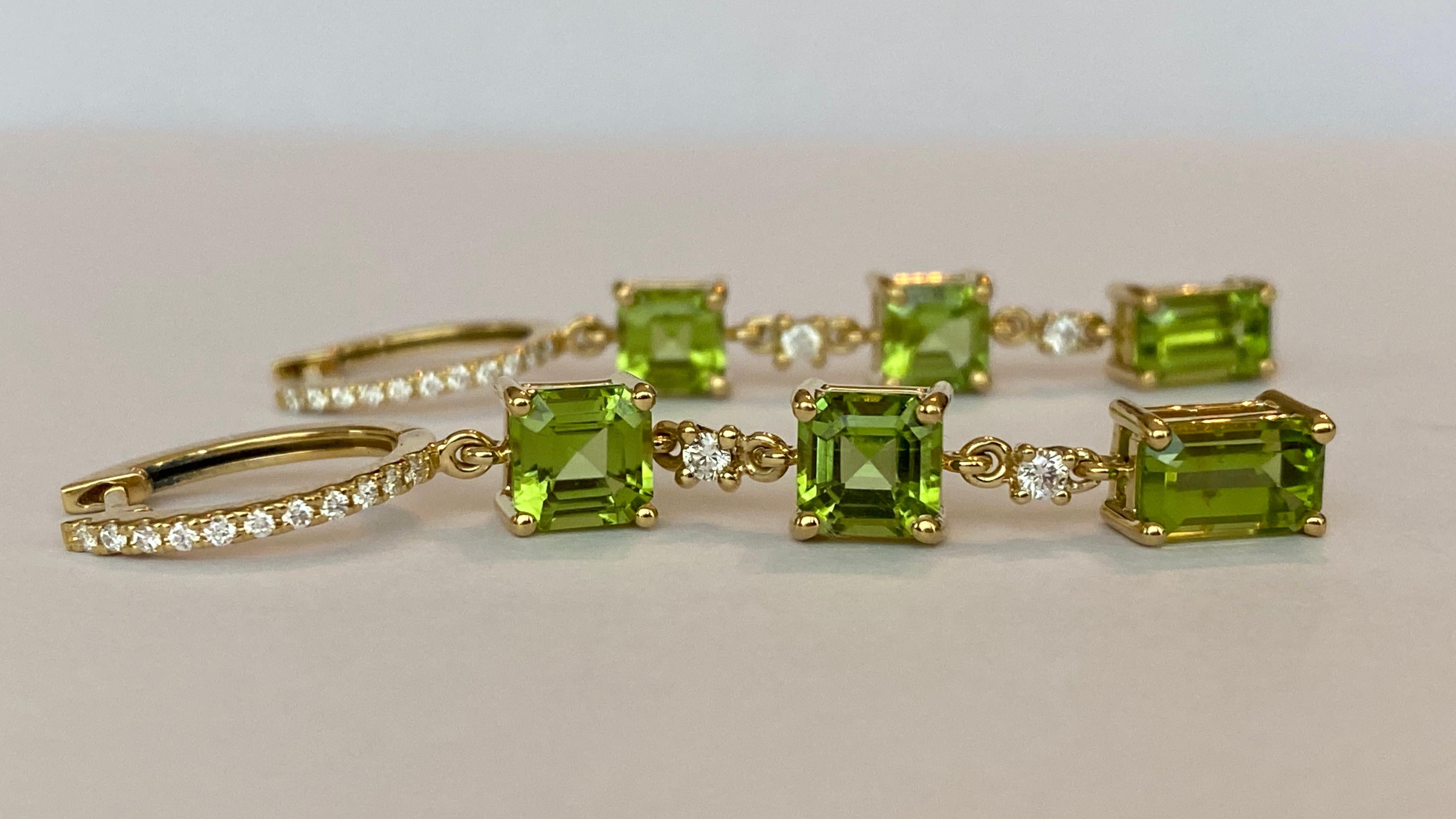Exquisite 18K Yellow Gold Peridot and Diamond Dangle Earrings For Sale 5