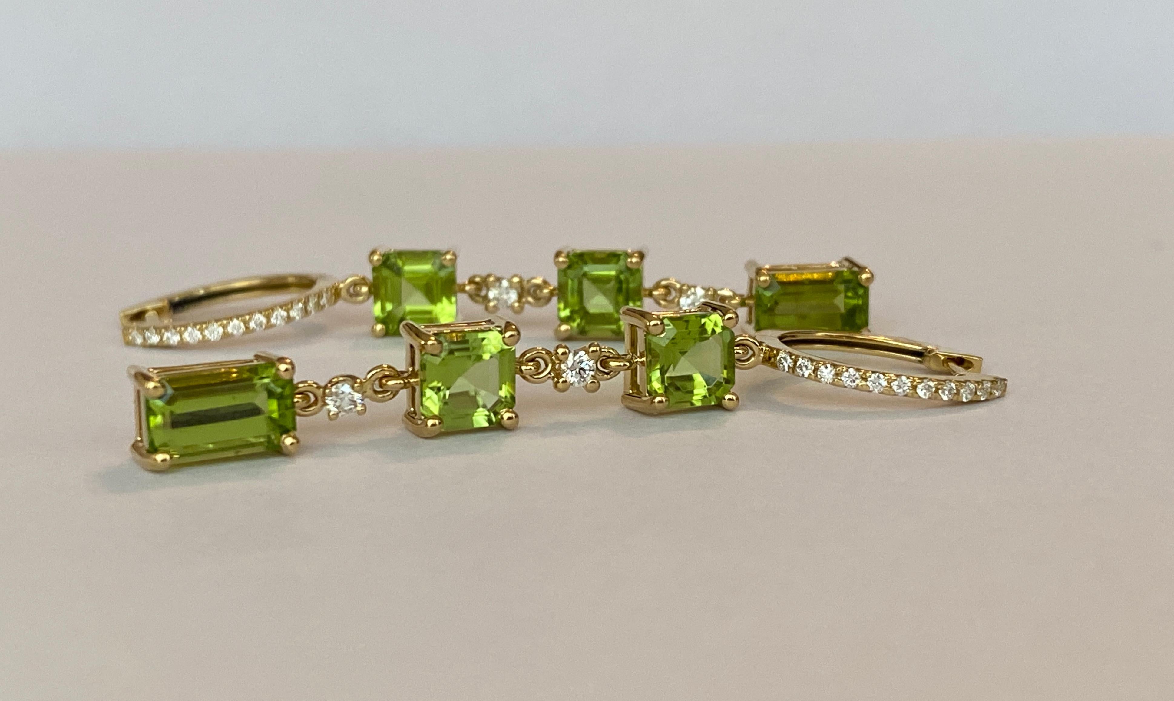 Exquisite 18K Yellow Gold Peridot and Diamond Dangle Earrings For Sale 7