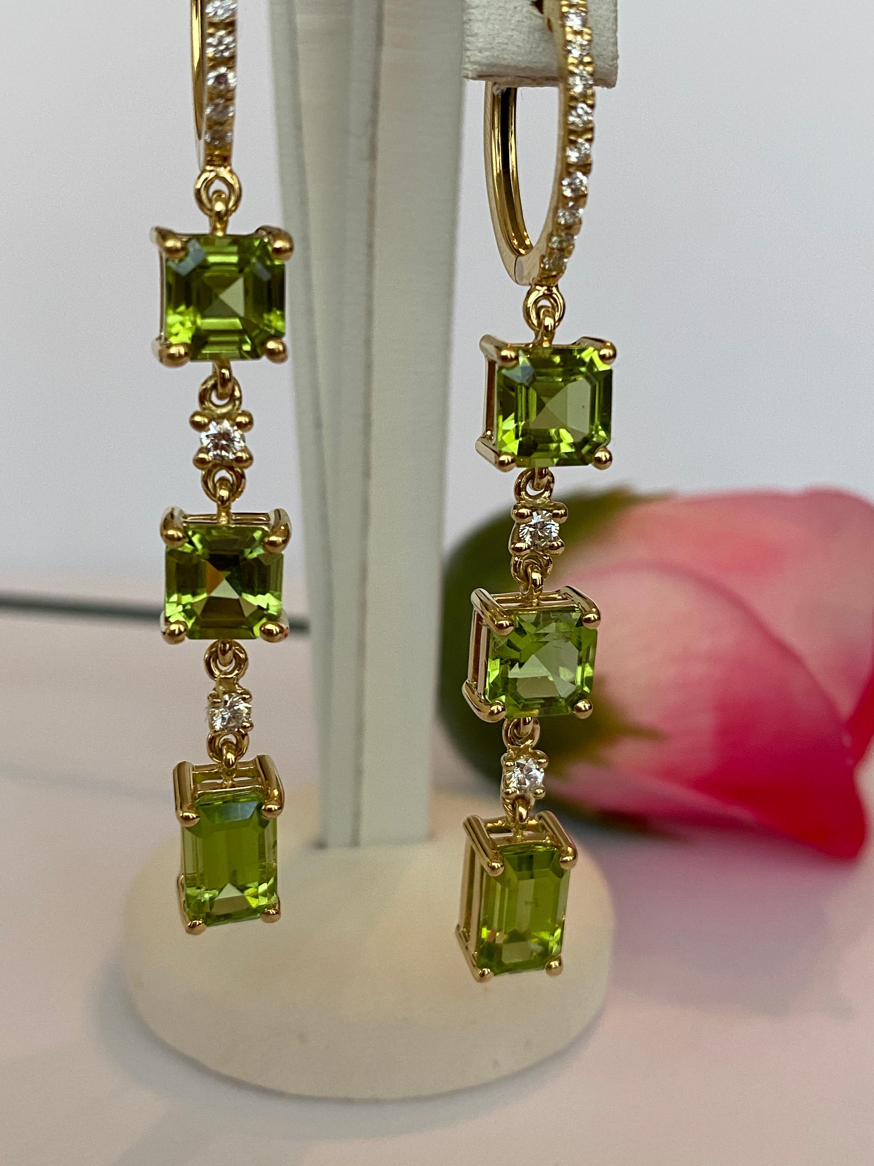 Brilliant Cut Exquisite 18K Yellow Gold Peridot and Diamond Dangle Earrings For Sale