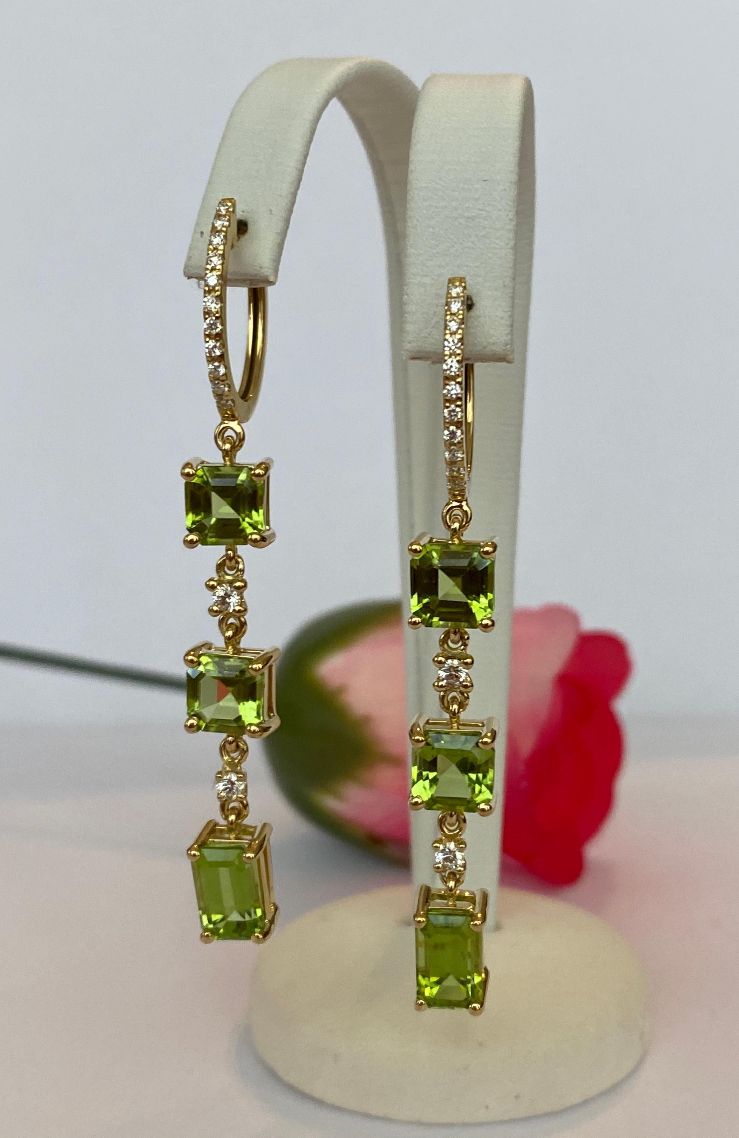 Women's Exquisite 18K Yellow Gold Peridot and Diamond Dangle Earrings For Sale