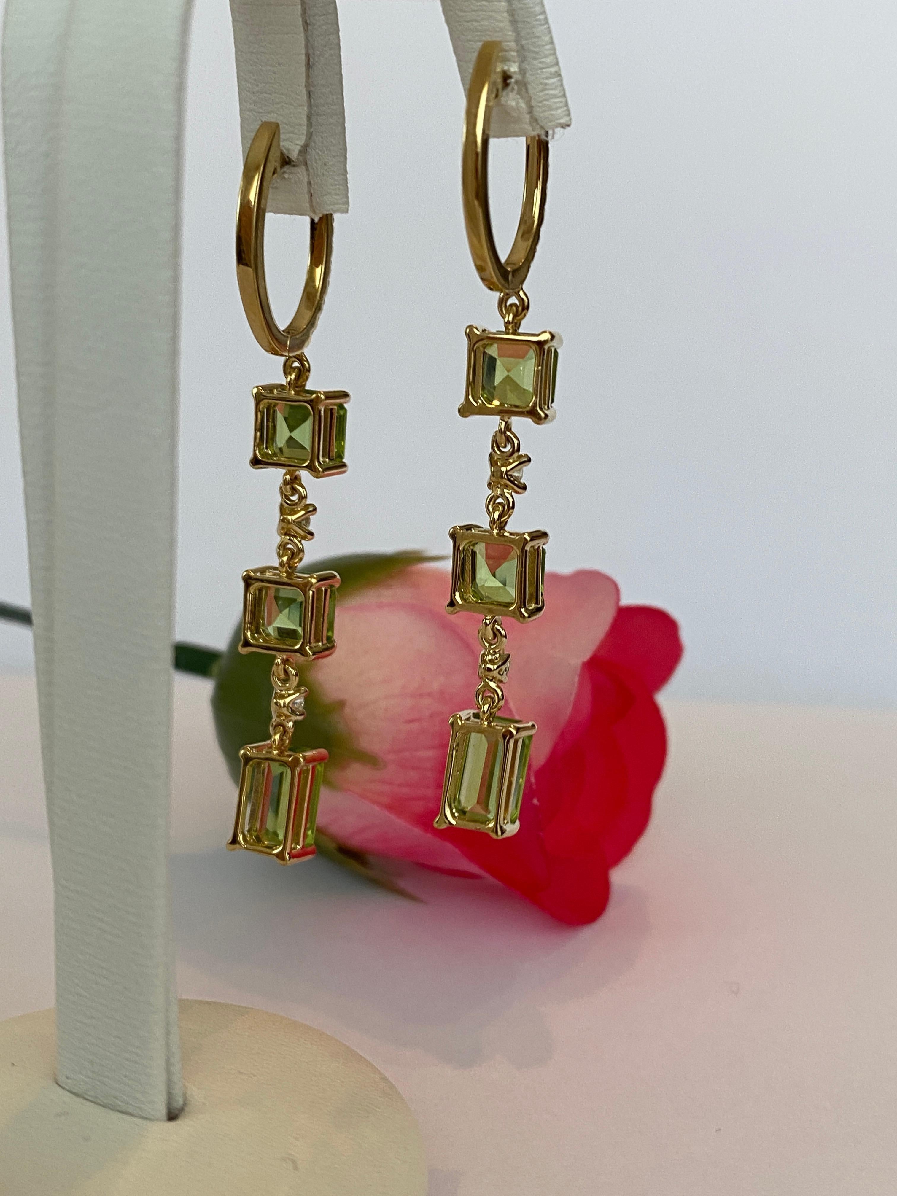 Exquisite 18K Yellow Gold Peridot and Diamond Dangle Earrings For Sale 3