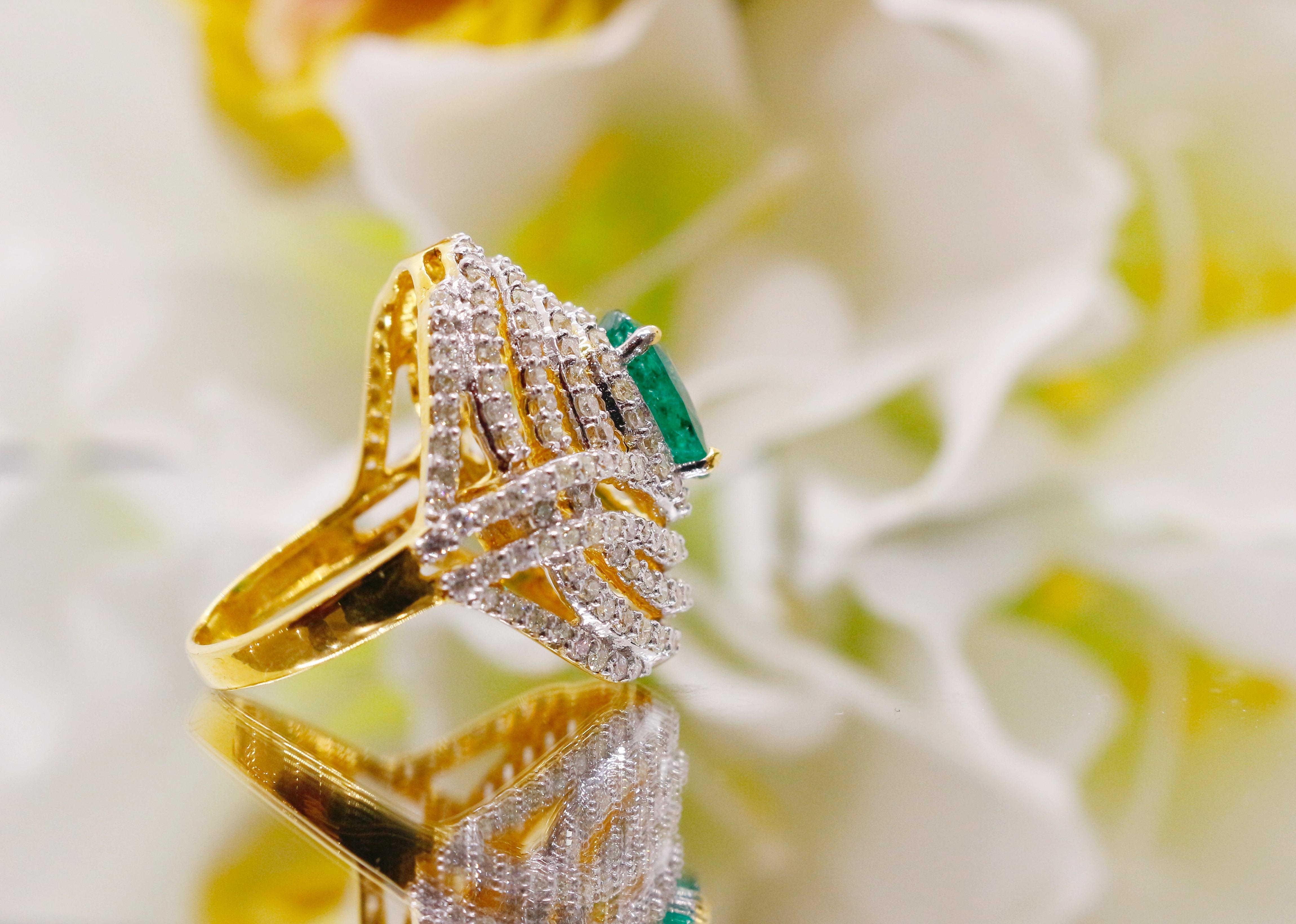 Baroque Emerald Diamond cocktail ring in 18kt Gold For Sale