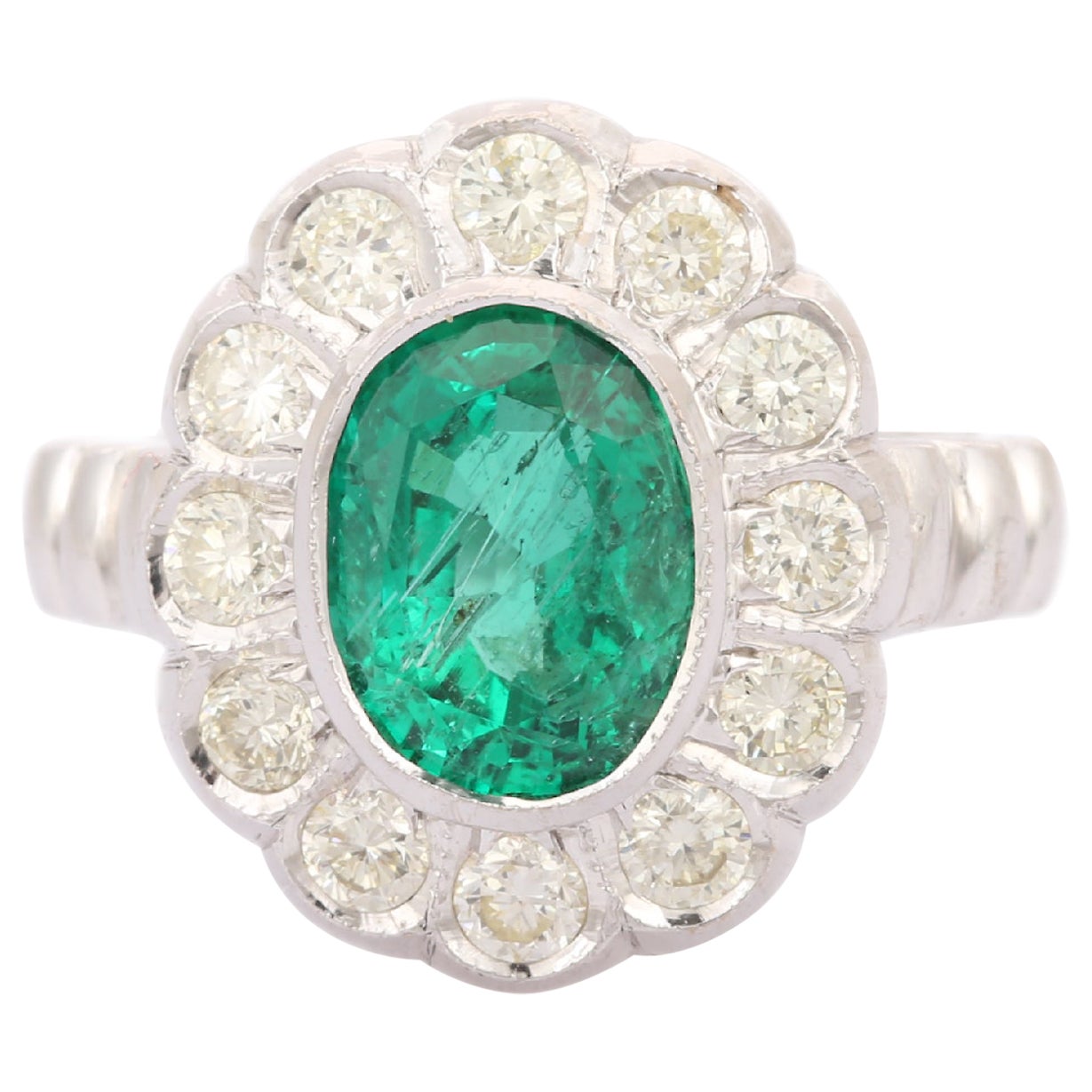 Im Angebot: Exquisite 18kt Massiv Weißgold Smaragd Blume Ring mit Diamanten ()