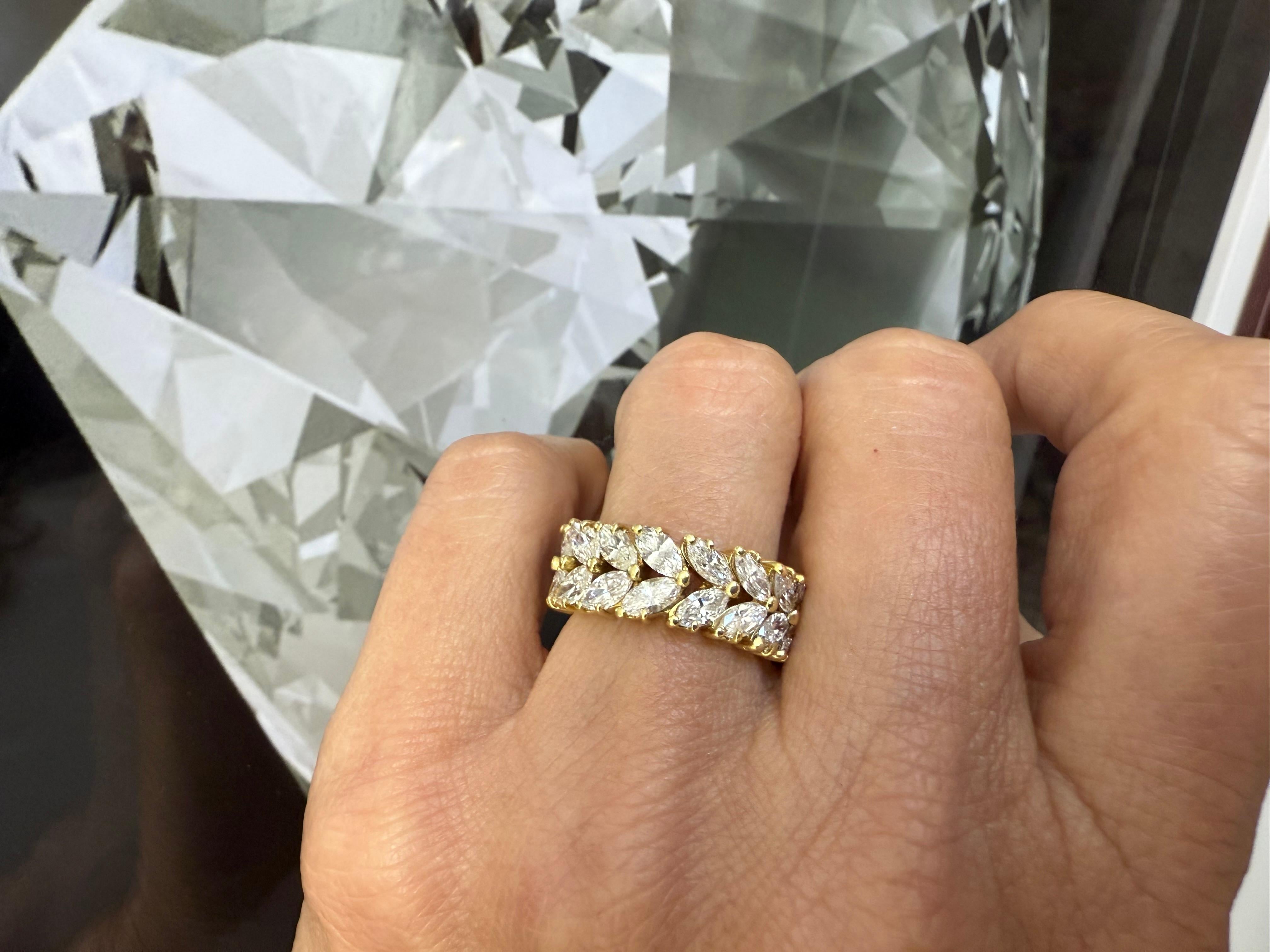Contemporain Bague exquise en or jaune 18Kt avec diamant marquise - 4.42 cts en vente