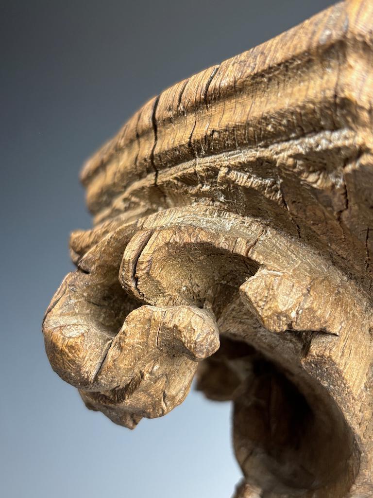 Squisito scaffale angolare in legno di limo rococò fiammingo del XVIII secolo in vendita 4