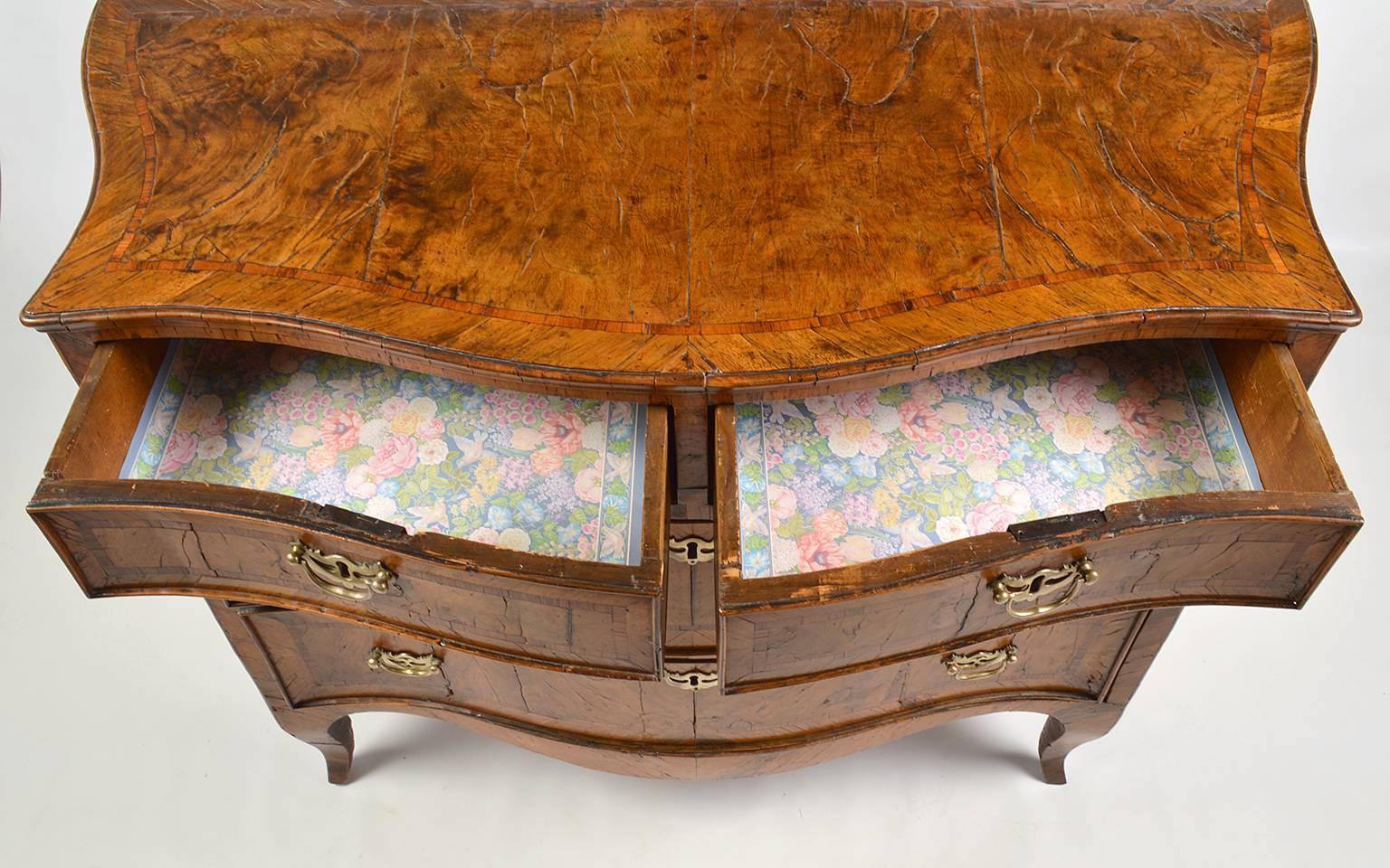 Exquisite 18th Century Italian Rococo Parquetry Burled Walnut Commode In Good Condition In Ft. Lauderdale, FL