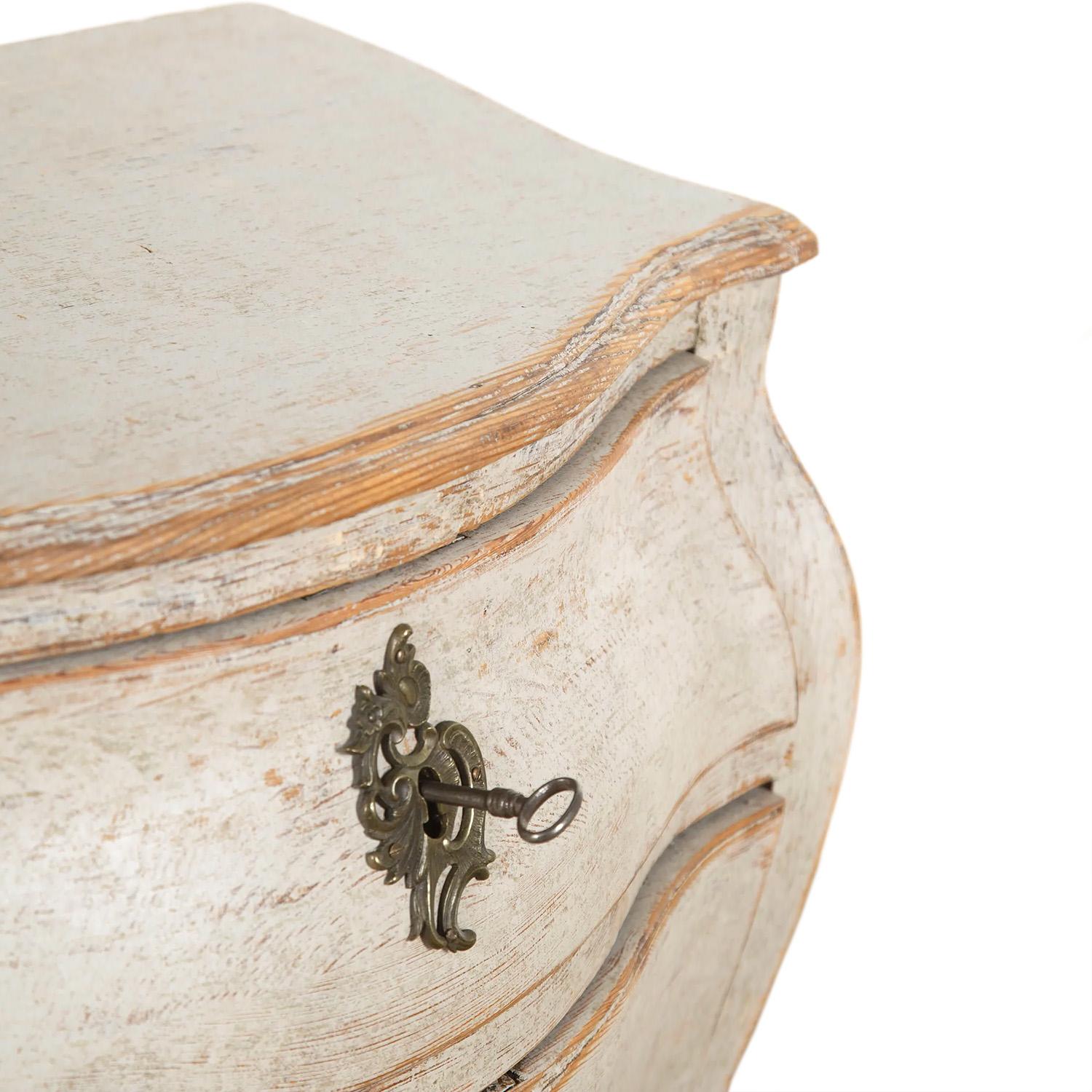 Exquisite 18th Century Rocco Commode In Good Condition In Tetbury, Gloucestershire