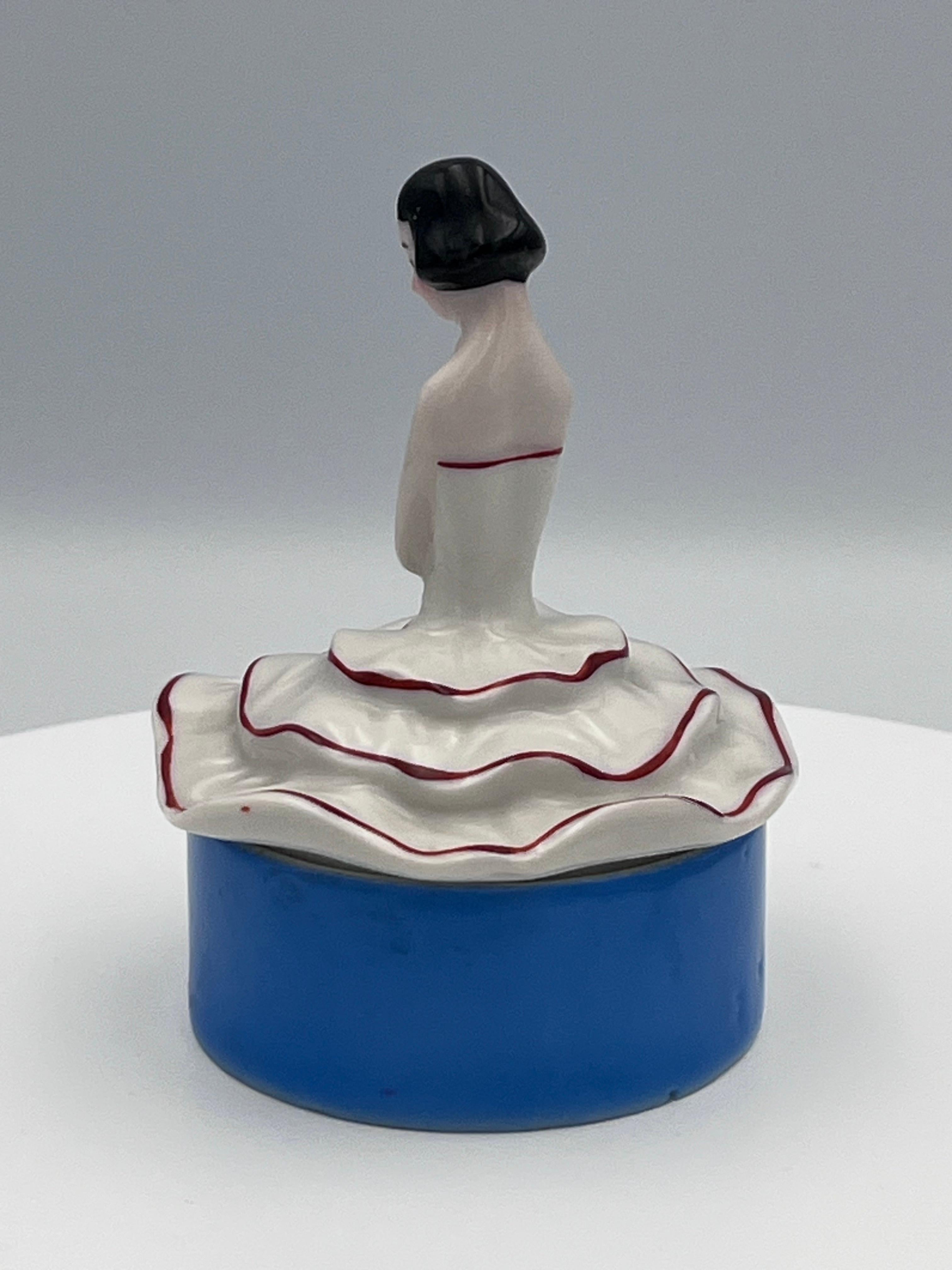 Exquisito neceser de porcelana figurativa alemana Art Decó de 1920 de mujer elegante en Bueno estado para la venta en Red Lion, PA
