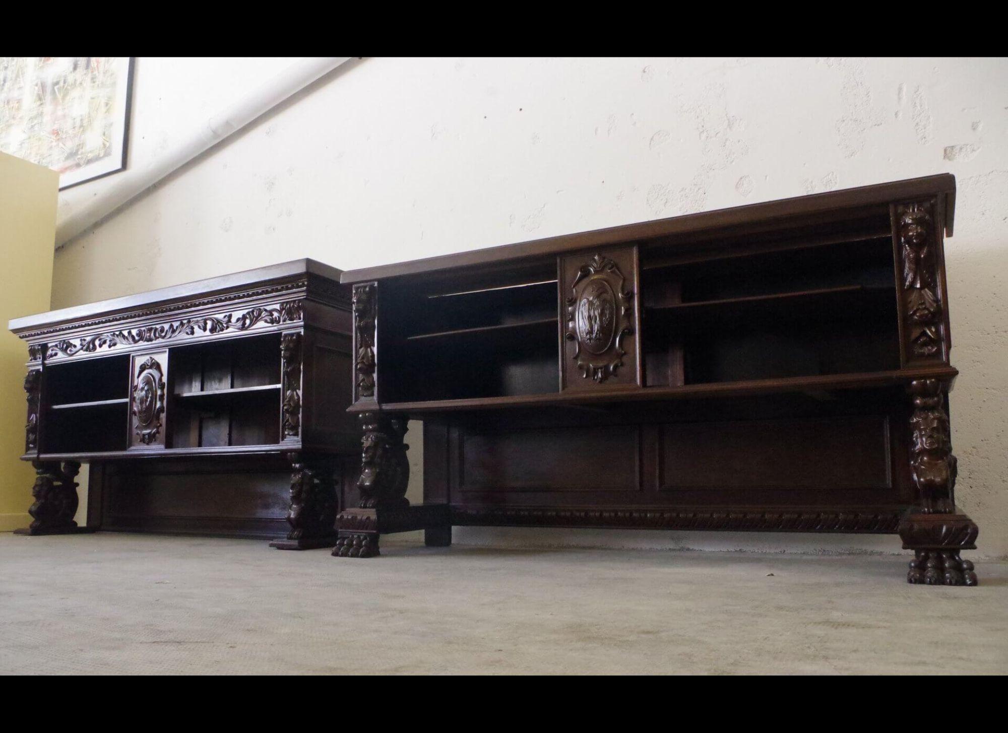 Exquisite 1920s Carved Walnut Notary Cabinet – A Masterpiece of Craftsmanship in vendita 5