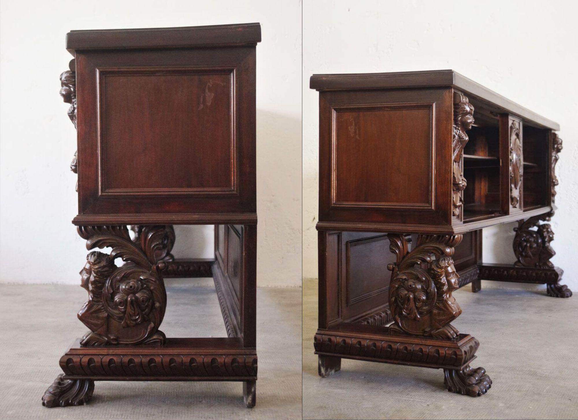 Exquisite 1920s Carved Walnut Notary Cabinet – A Masterpiece of Craftsmanship in vendita 7