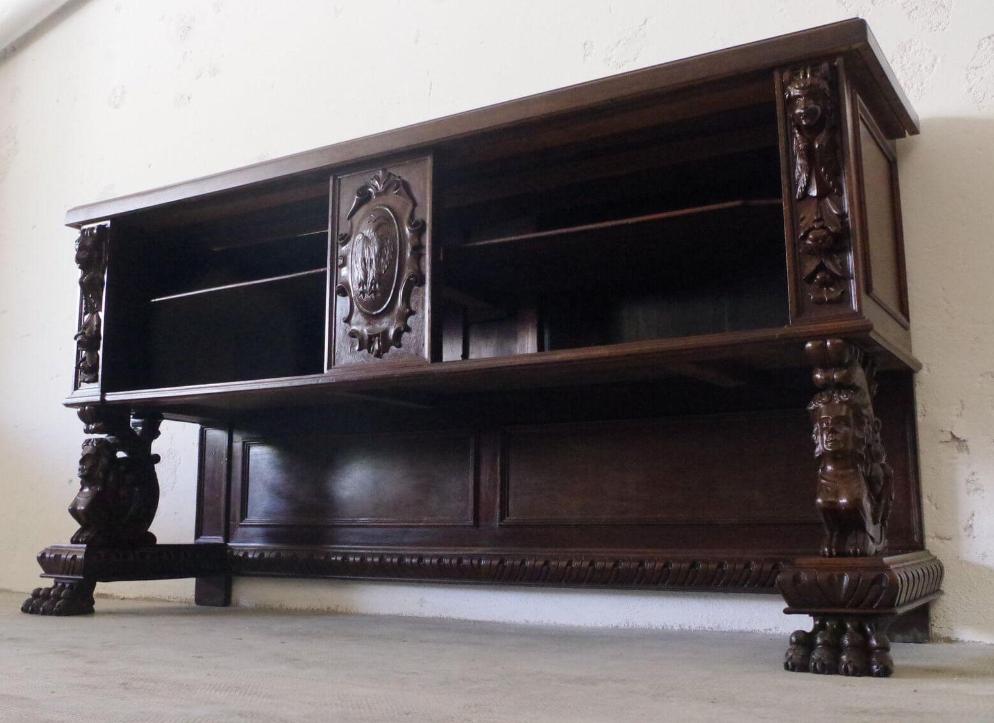 Exquisite 1920s Carved Walnut Notary Cabinet – A Masterpiece of Craftsmanship in vendita 13