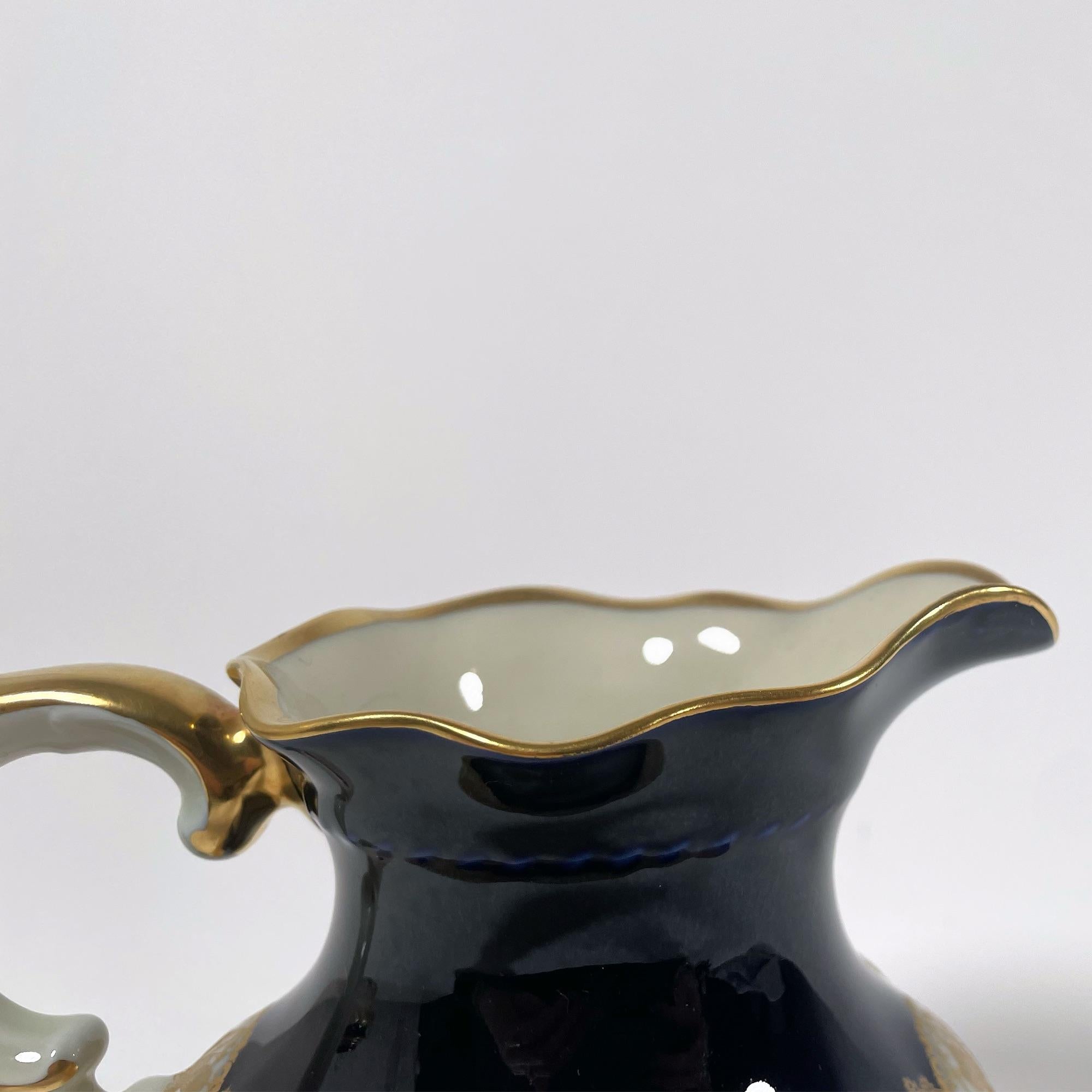 Service à thé exquis des années 1920 en porcelaine peinte à la main avec dorure (3 Pieces) en vente 9