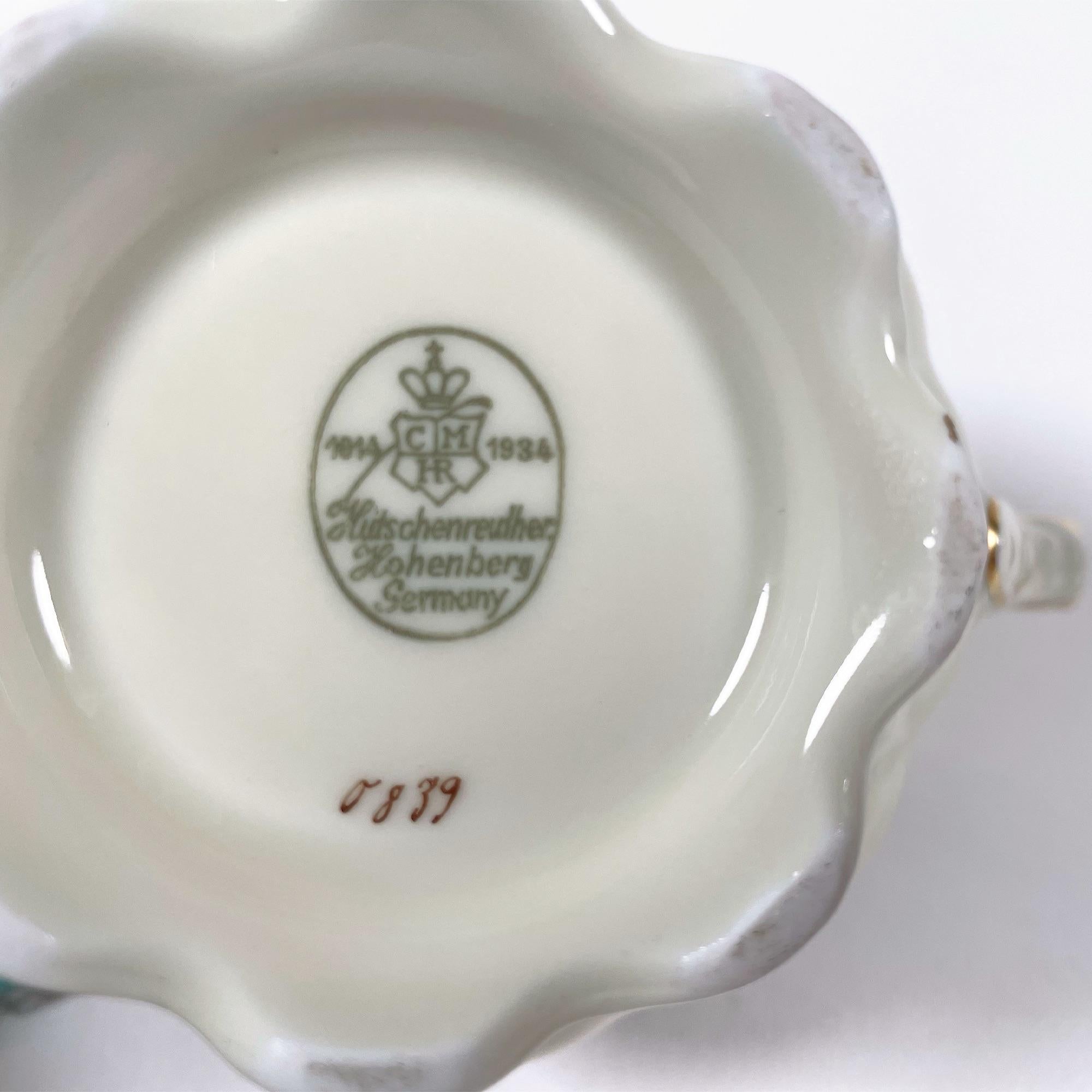 Service à thé exquis des années 1920 en porcelaine peinte à la main avec dorure (3 Pieces) en vente 10