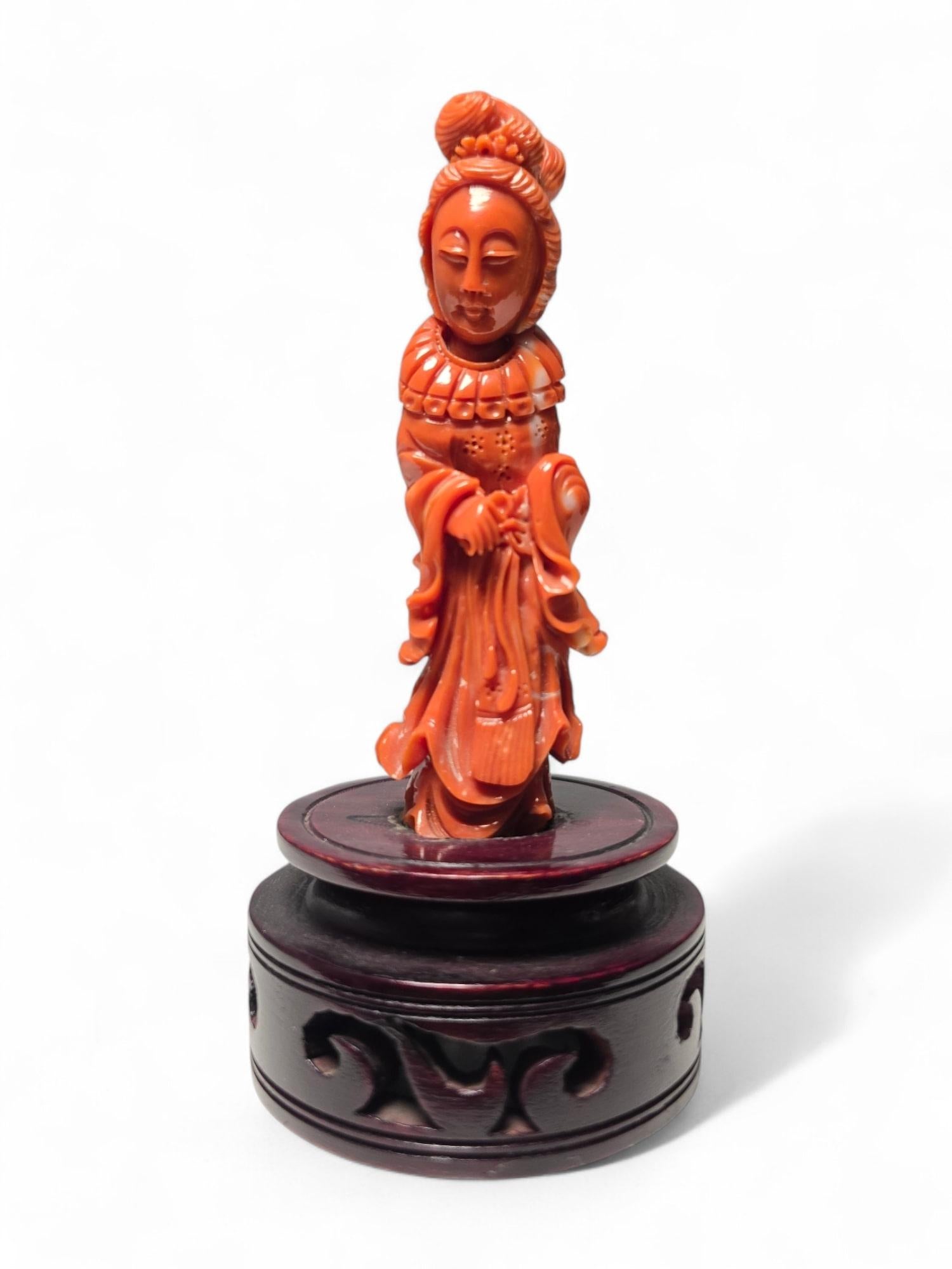 Exquisita Escultura de Coral Rojo de Dama China de 1930 en venta 14