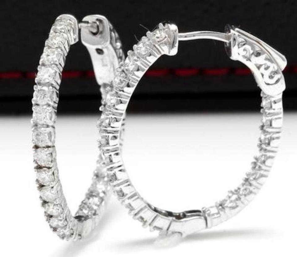 Boucles d'oreilles exquises en or blanc massif 14K avec diamant naturel de 1,95 carats




Une pièce étonnante ! 







Les diamants de l'intérieur.







Les boucles d'oreilles sont munies d'une fermeture de sécurité.











Valeur de