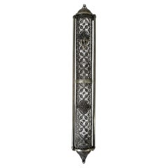 Exquisita Mezuzah de filigrana de plata hecha a mano en 1950 por el artista Zadok
