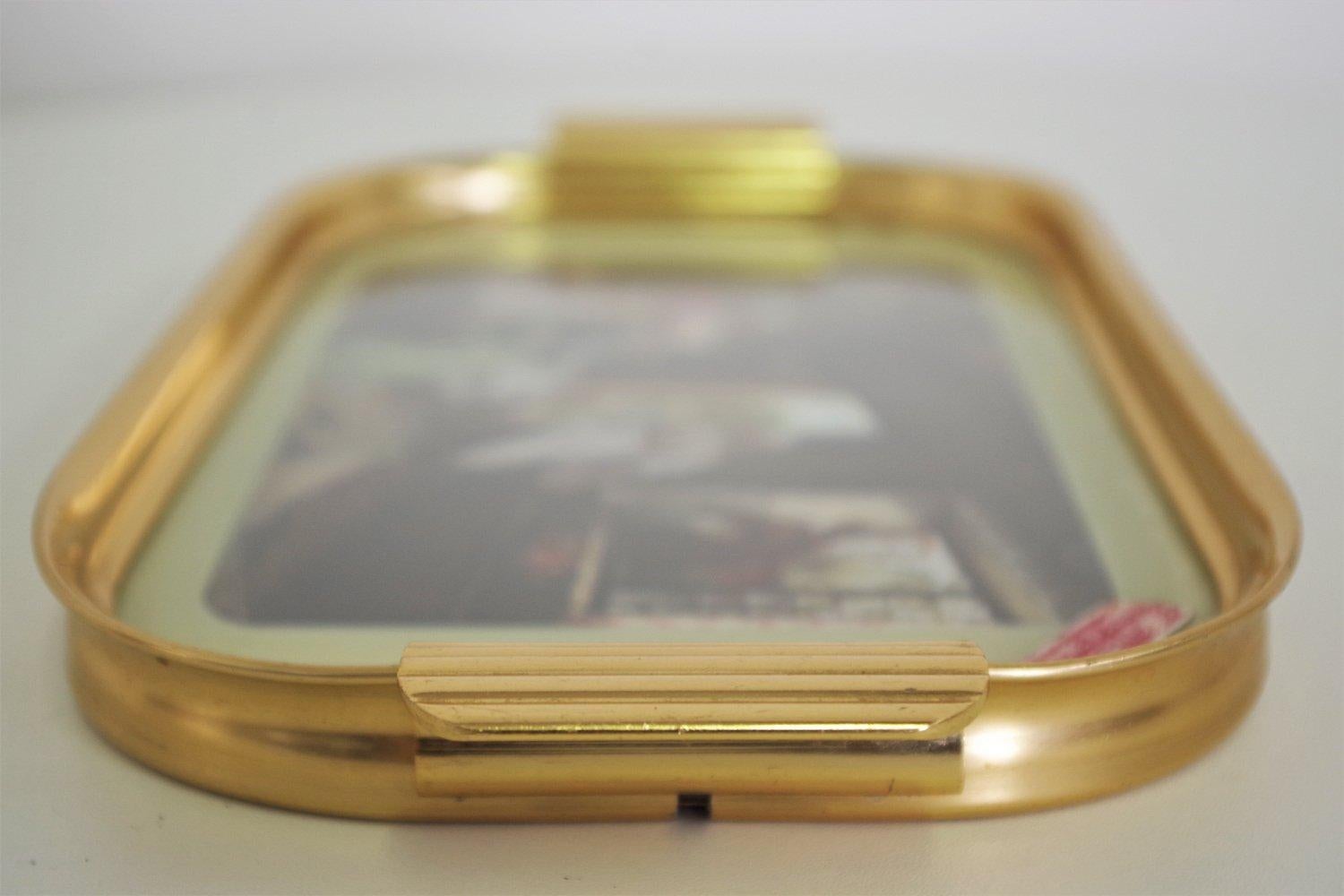 Laiton Exquis plateau en laiton des années 1950 avec impression anglaise - Vintage Tableware Elegance en vente