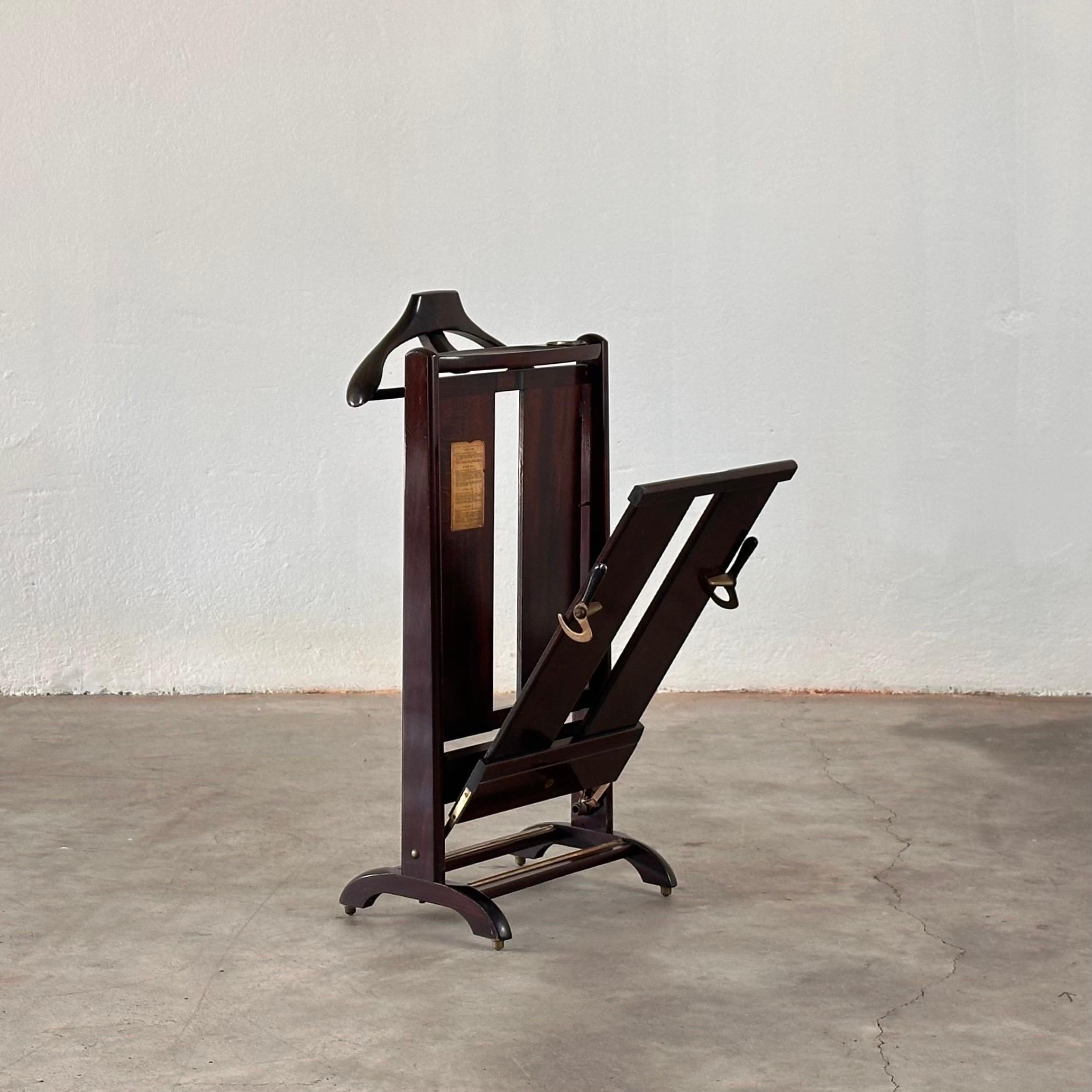 Indulge in the luxurious charm of yesteryears with this exceptional Fratelli Reguitti Clothes Valet Stand, circa 1950s, meticulously crafted under the creative genius of Ico Parisi (1916-1996). Representing the epitome of Italian craftsmanship, this