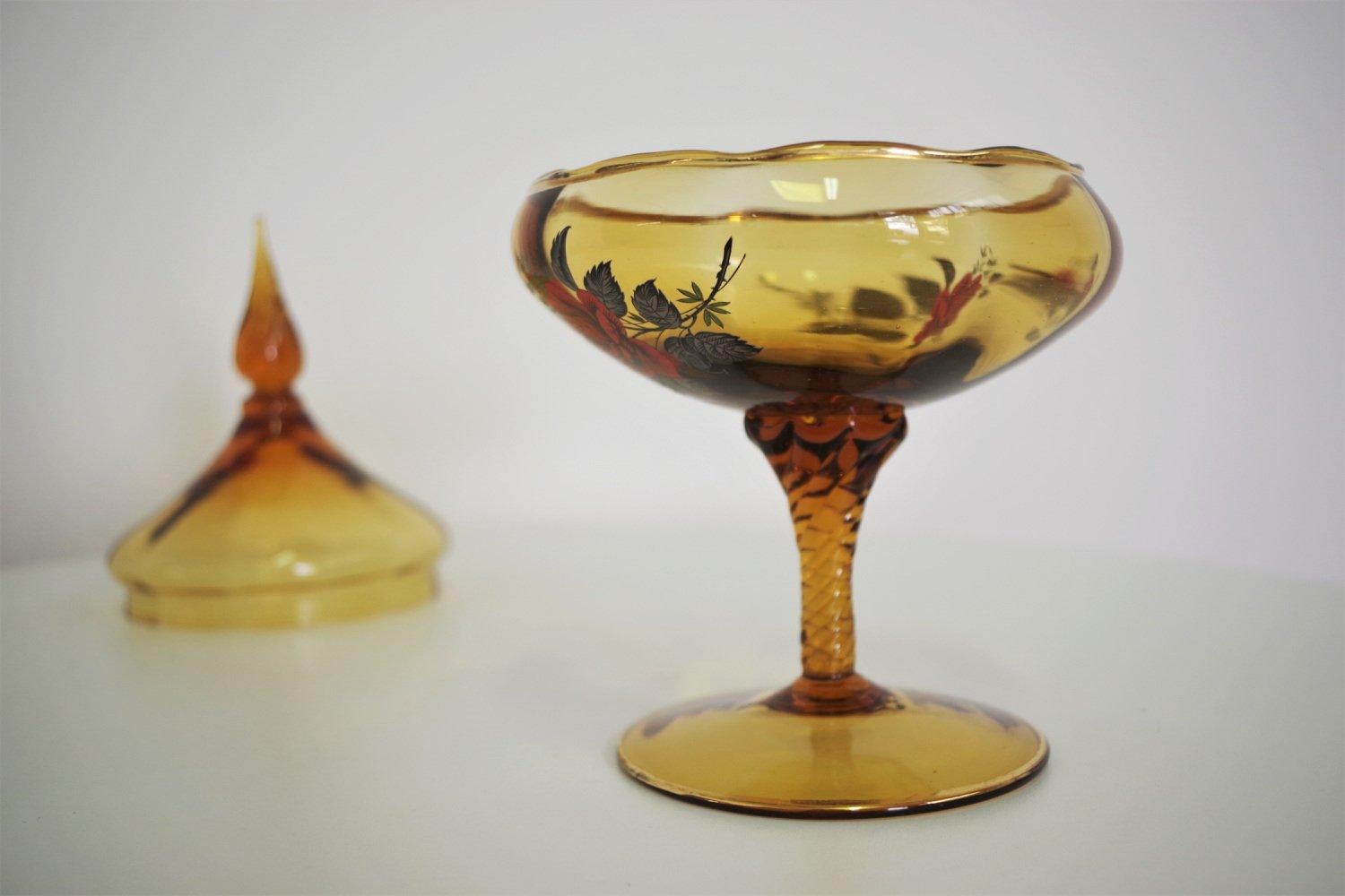 Exquisite 1950s Murano Glass Bonbon Dish - Italian Art Glass Masterpiece

Elevate your interior décor with this stunning 1950s Murano glass bonbon dish, a true representation of mid-century Italian craftsmanship. Handcrafted on the island of Murano,