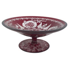 Exquisite 1950er Schale aus rotem geschliffenem Glas - ein böhmischer Schatz