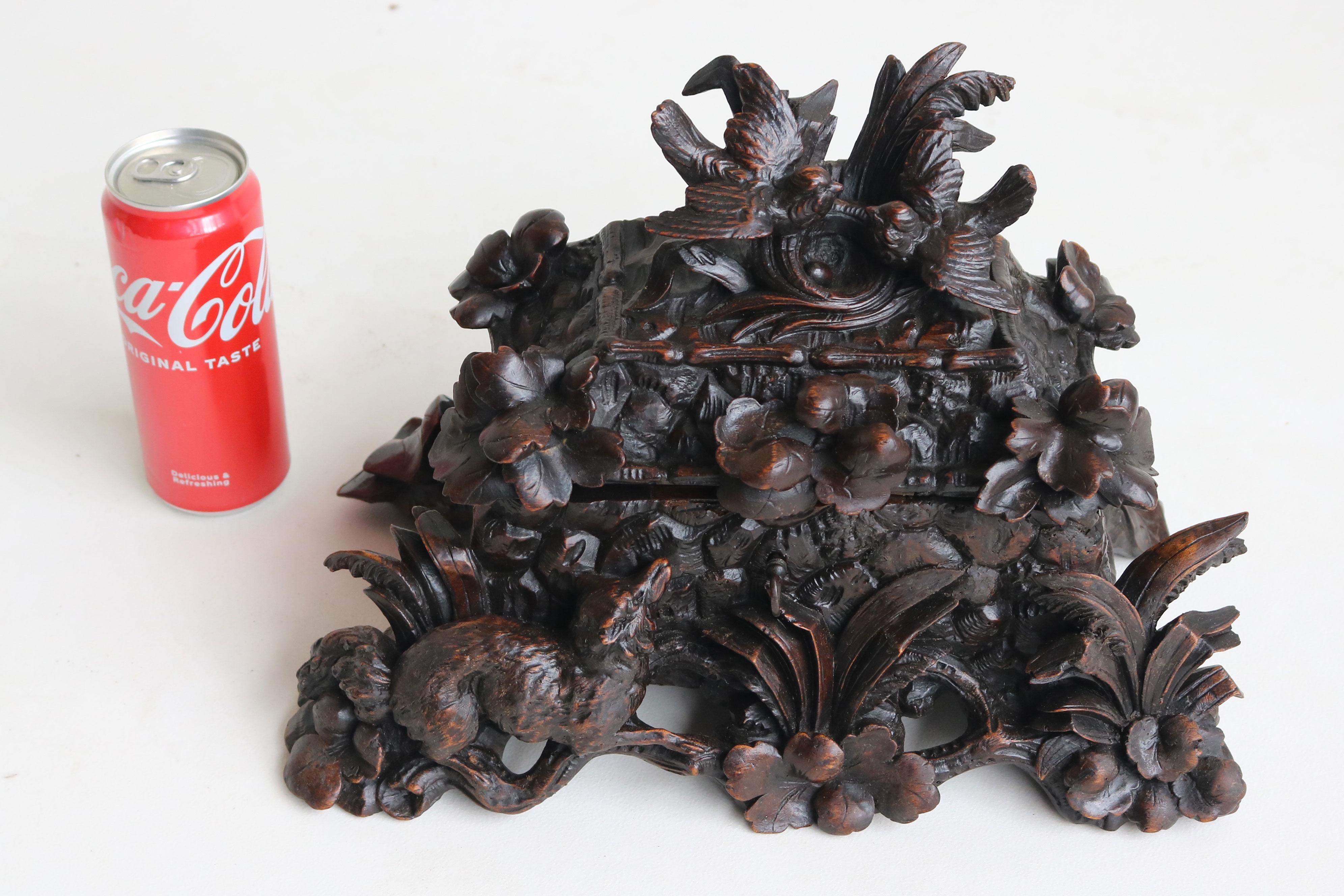 Exquisite 19th Century antique Swiss fully hand carved Black forest Jewelry box For Sale 6