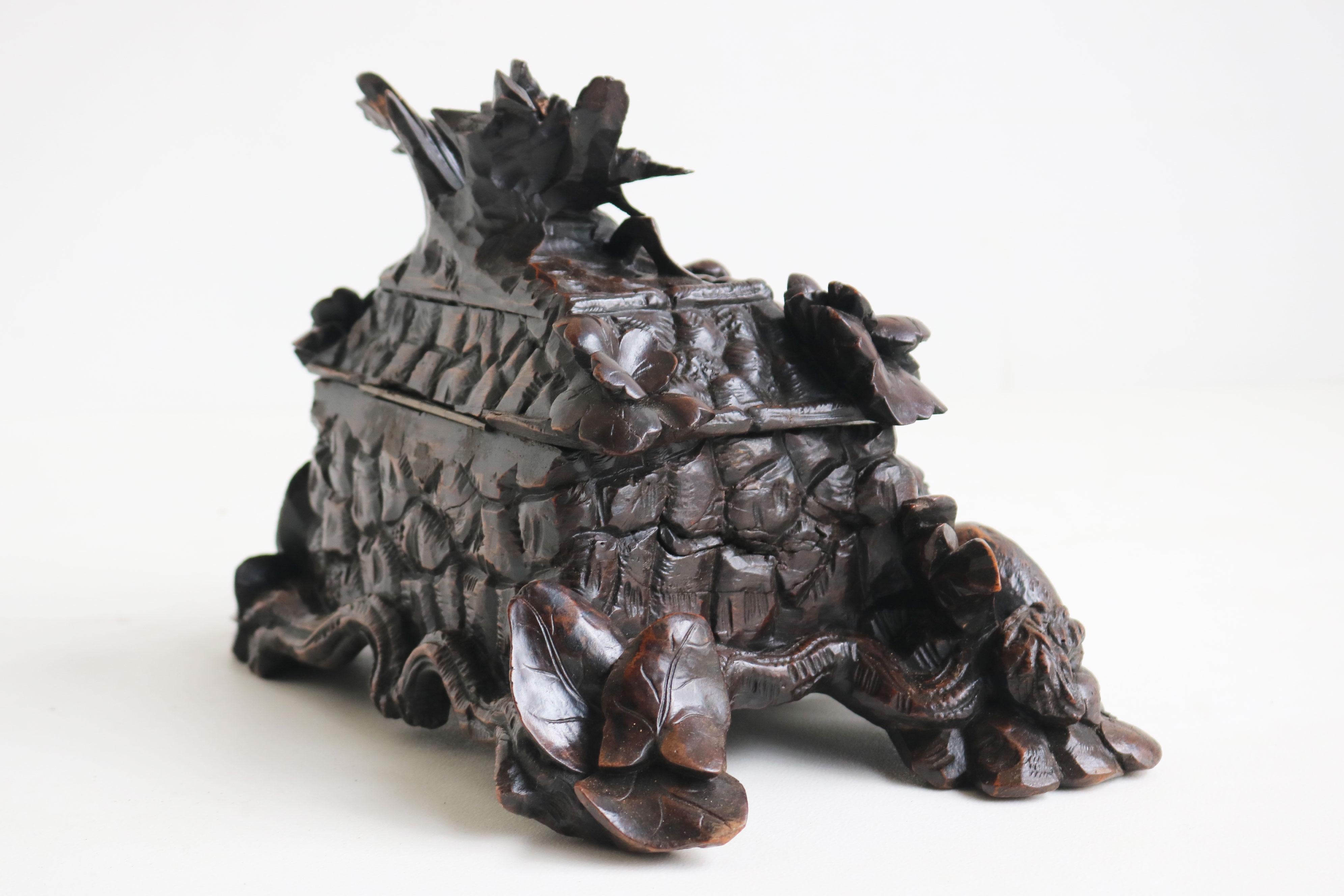 Exquisite 19th Century antique Swiss fully hand carved Black forest Jewelry box For Sale 2