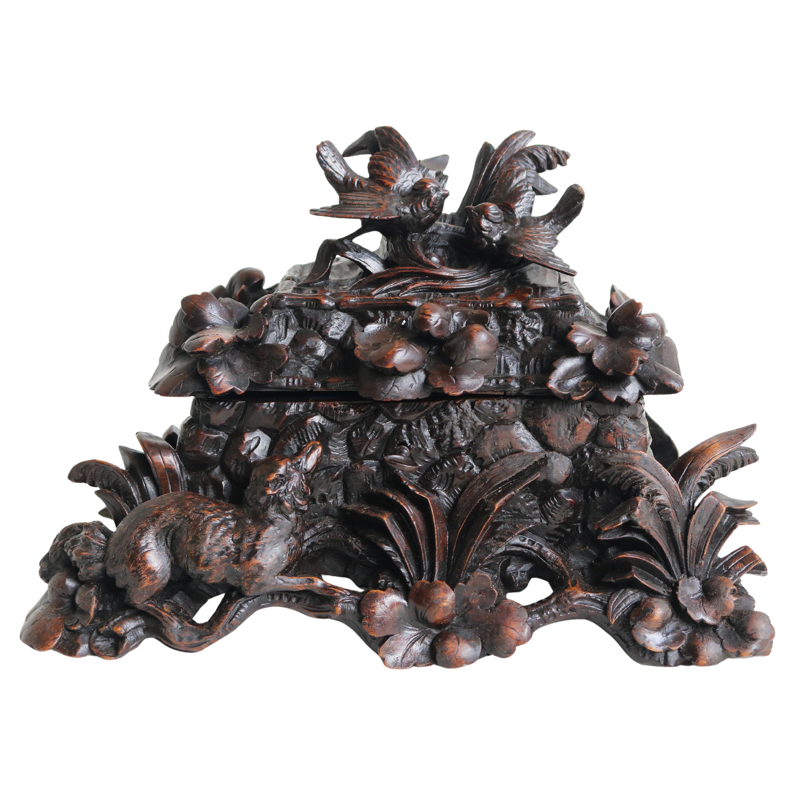 Exquisito joyero antiguo suizo del siglo XIX totalmente tallado a mano Black Forest