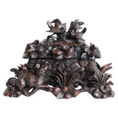 Exquisito joyero antiguo suizo del siglo XIX totalmente tallado a mano Black Forest