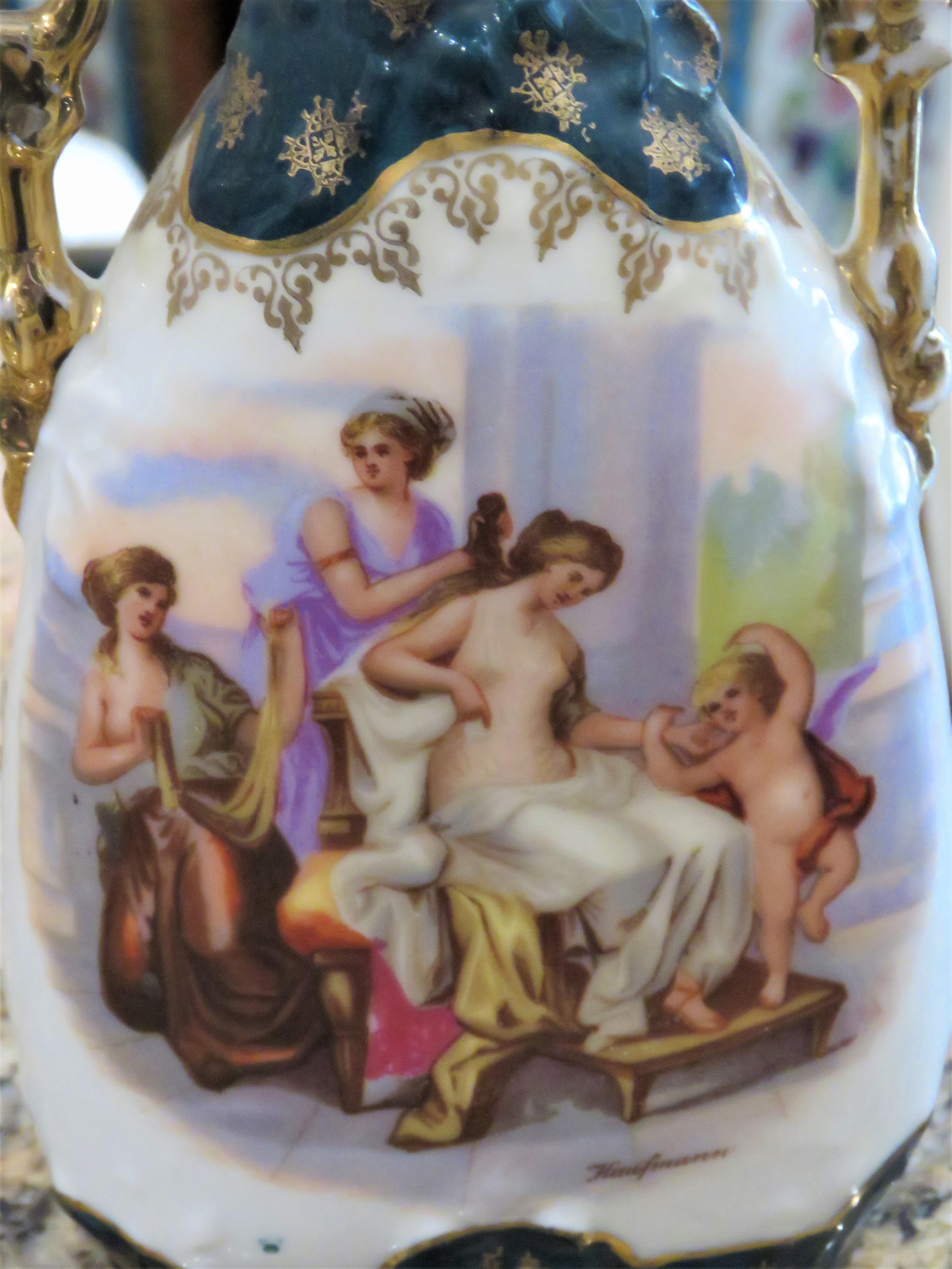 Exquisite österreichische Royal Vienna Kaufmann-Vase des 19. Jahrhunderts mit Frauen im Freien, Royal Vienna Kaufmann (Österreichisch) im Angebot