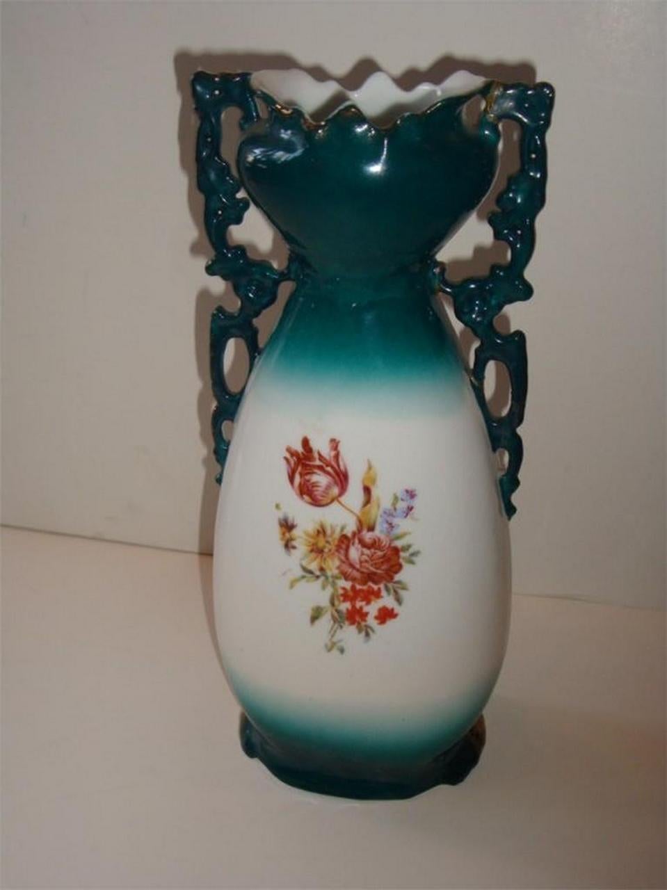  Exquisite 19th Century Austrian Royal Vienna Kaufmann Vase with Women Outdoors  In Good Condition For Sale In New York, NY