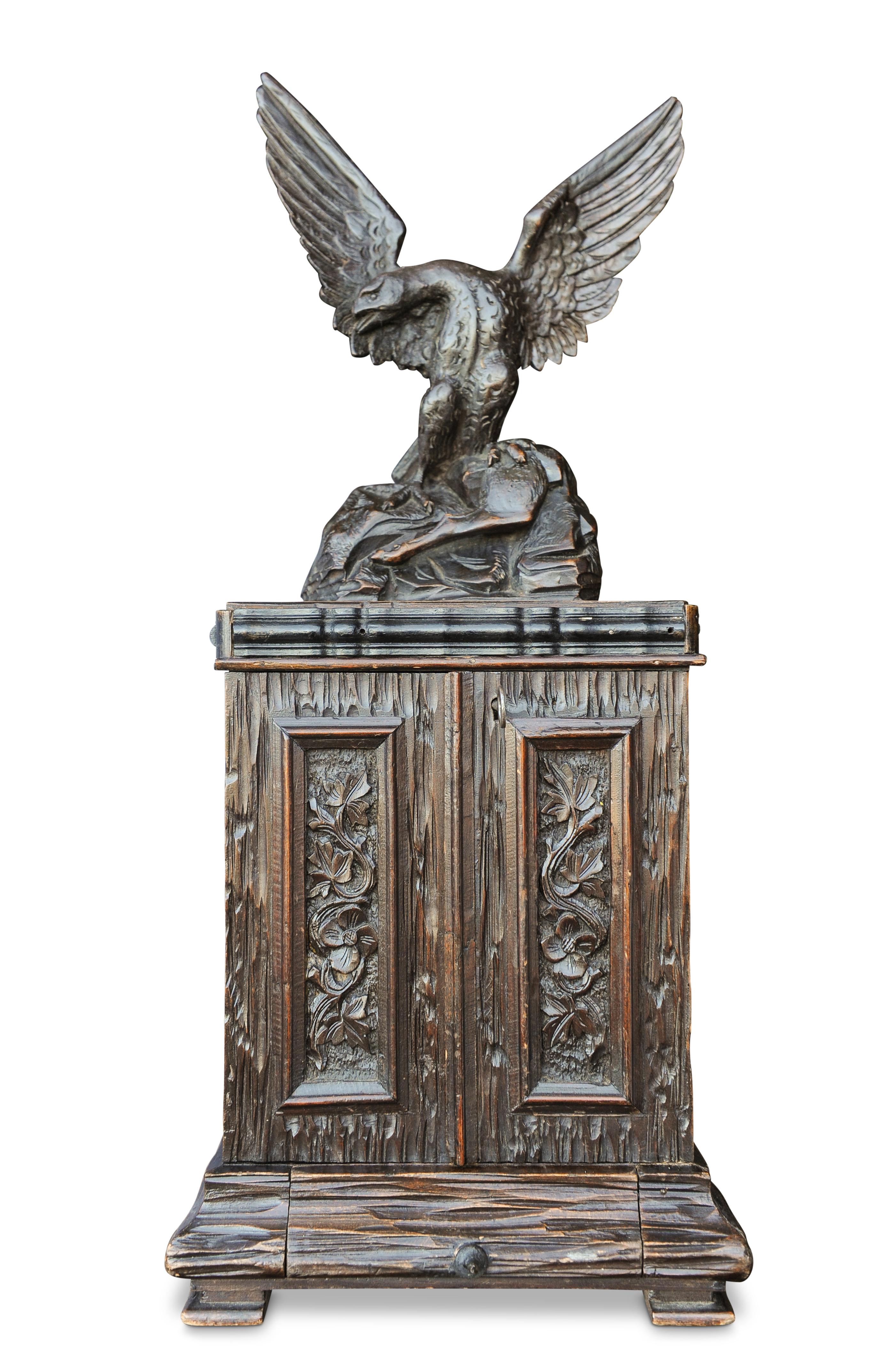 Exquisite 19th Century Black Forest Humidor Hand Carved Cabinet Eagle Mounted  For Sale 2