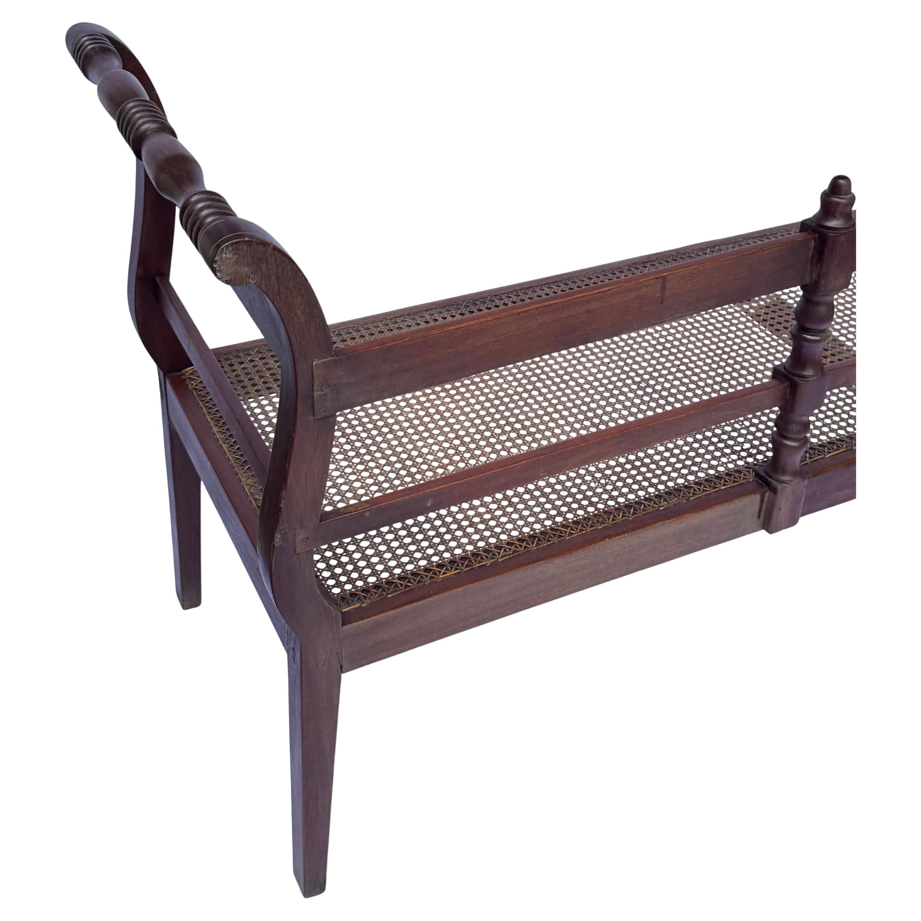 Néo-classique Canapé colonial brésilien exquis du 19e siècle - Rare banc en bois dur marqueté en vente