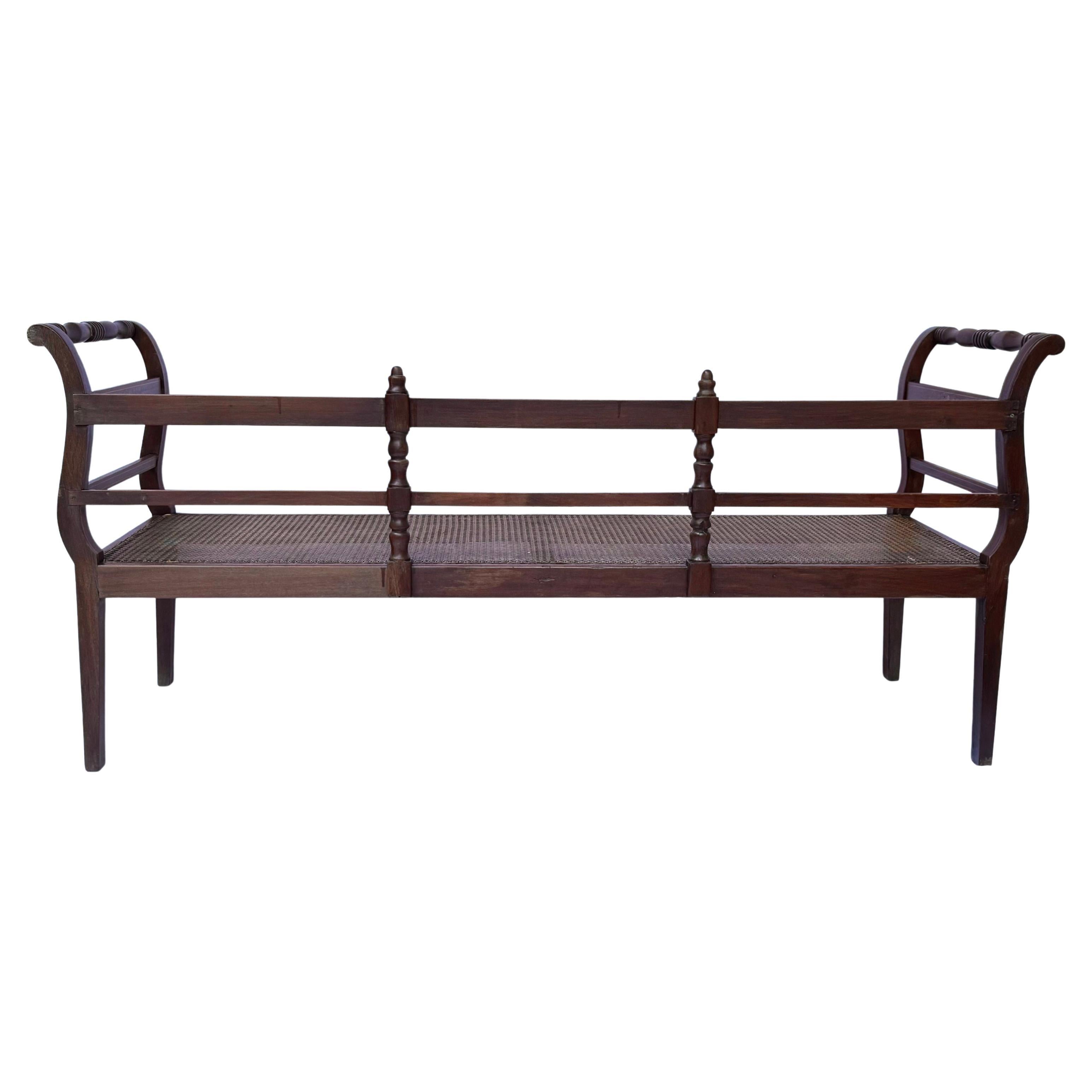 Canapé colonial brésilien exquis du 19e siècle - Rare banc en bois dur marqueté Bon état - En vente à Rio De Janeiro, BR