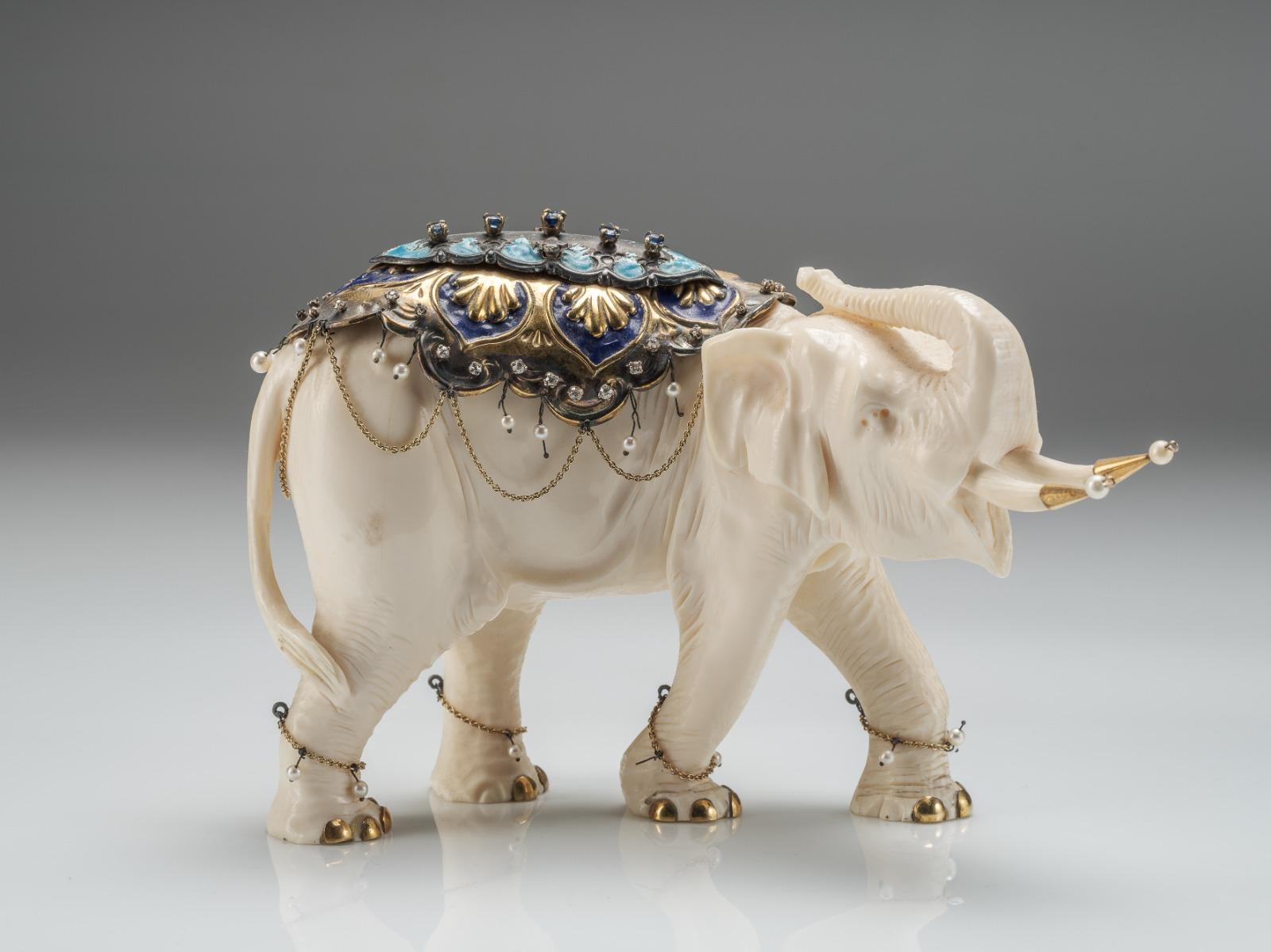Objects for Jewells du 19e siècle - Éléphant orné de bijoux Bon état - En vente à Madrid, ES