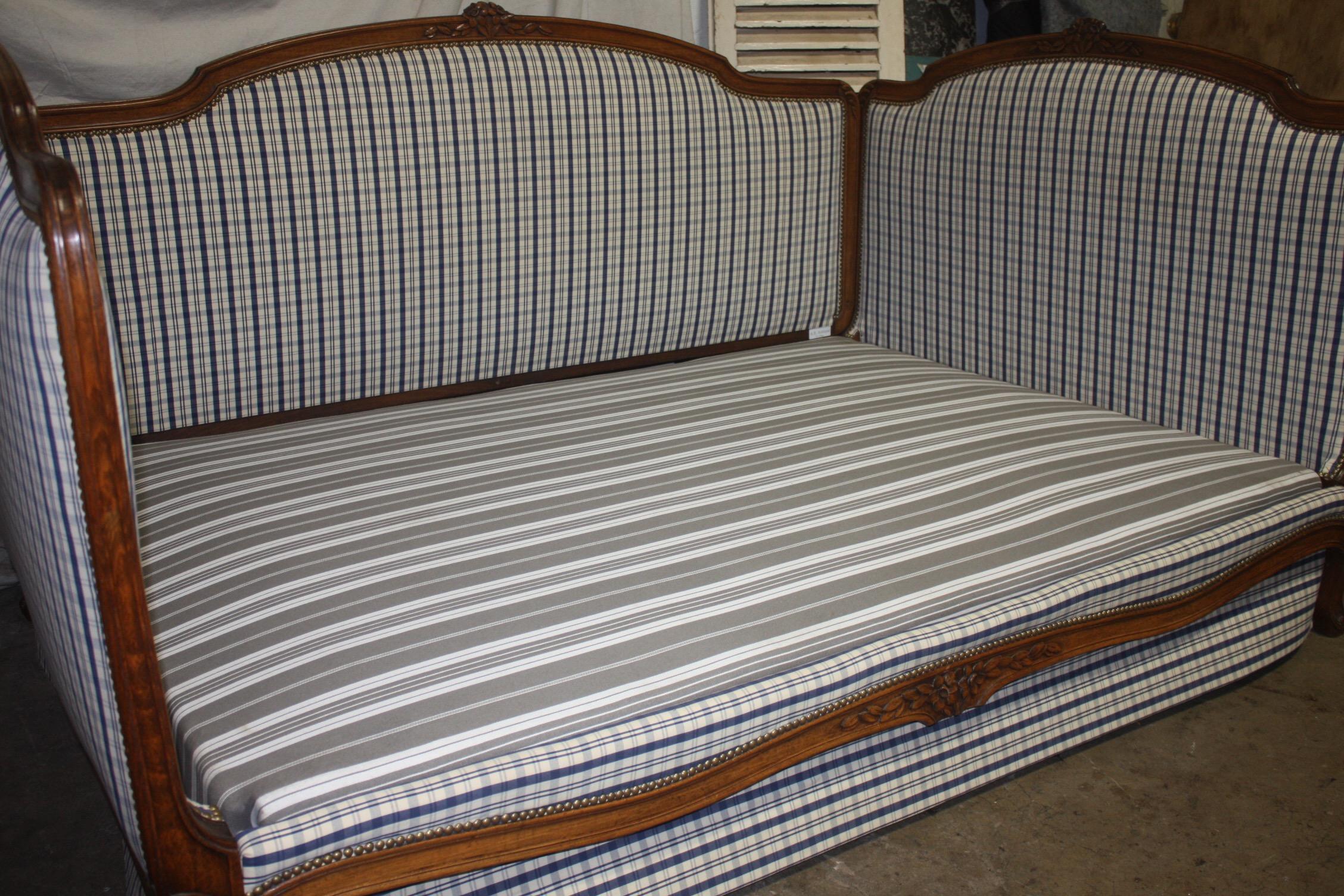Fabric Exquisite 19th Century French Daybed For Sale
