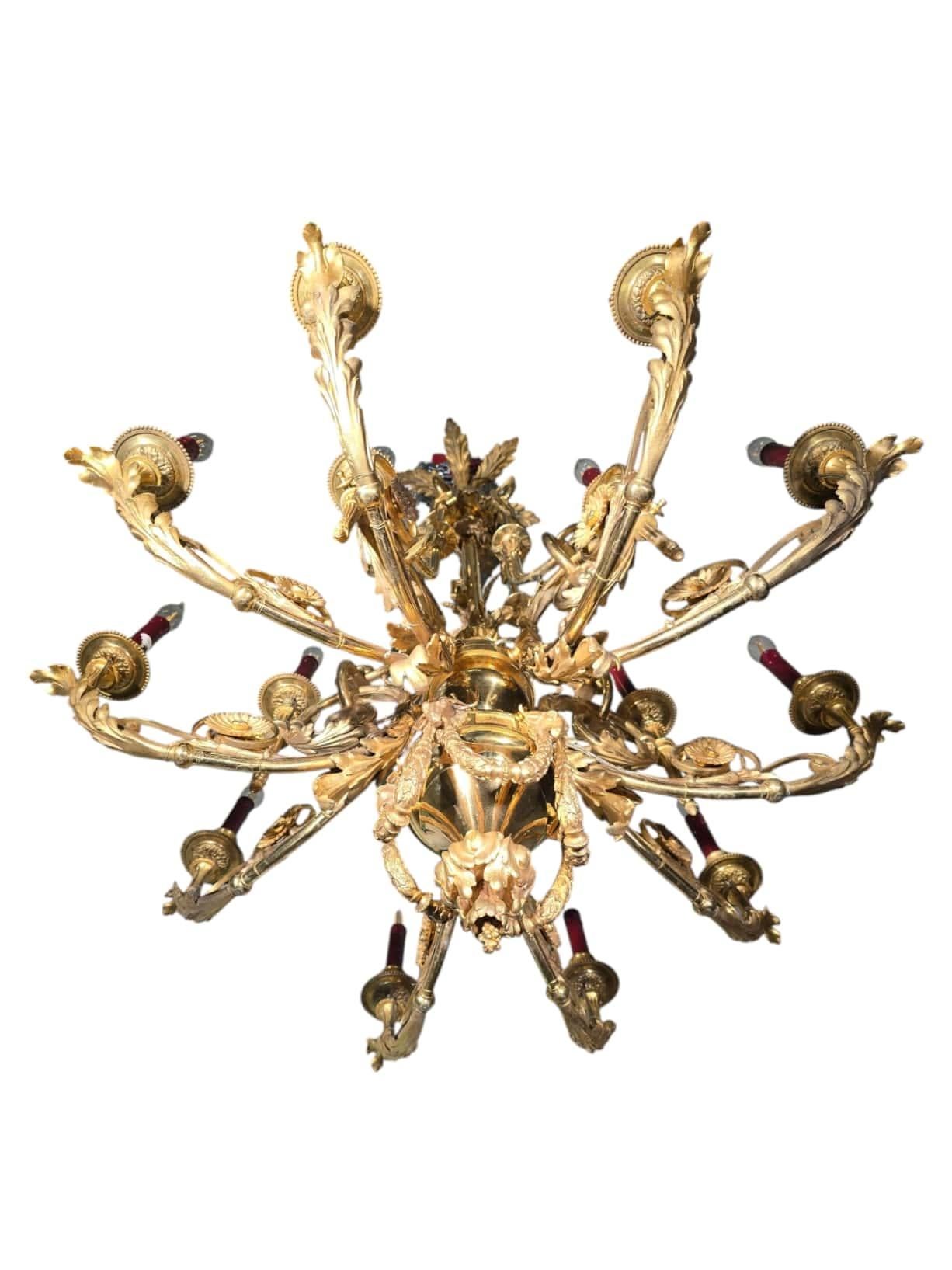 Lustre exquis en bronze doré français du XIXe siècle - 16 Lights en vente 9