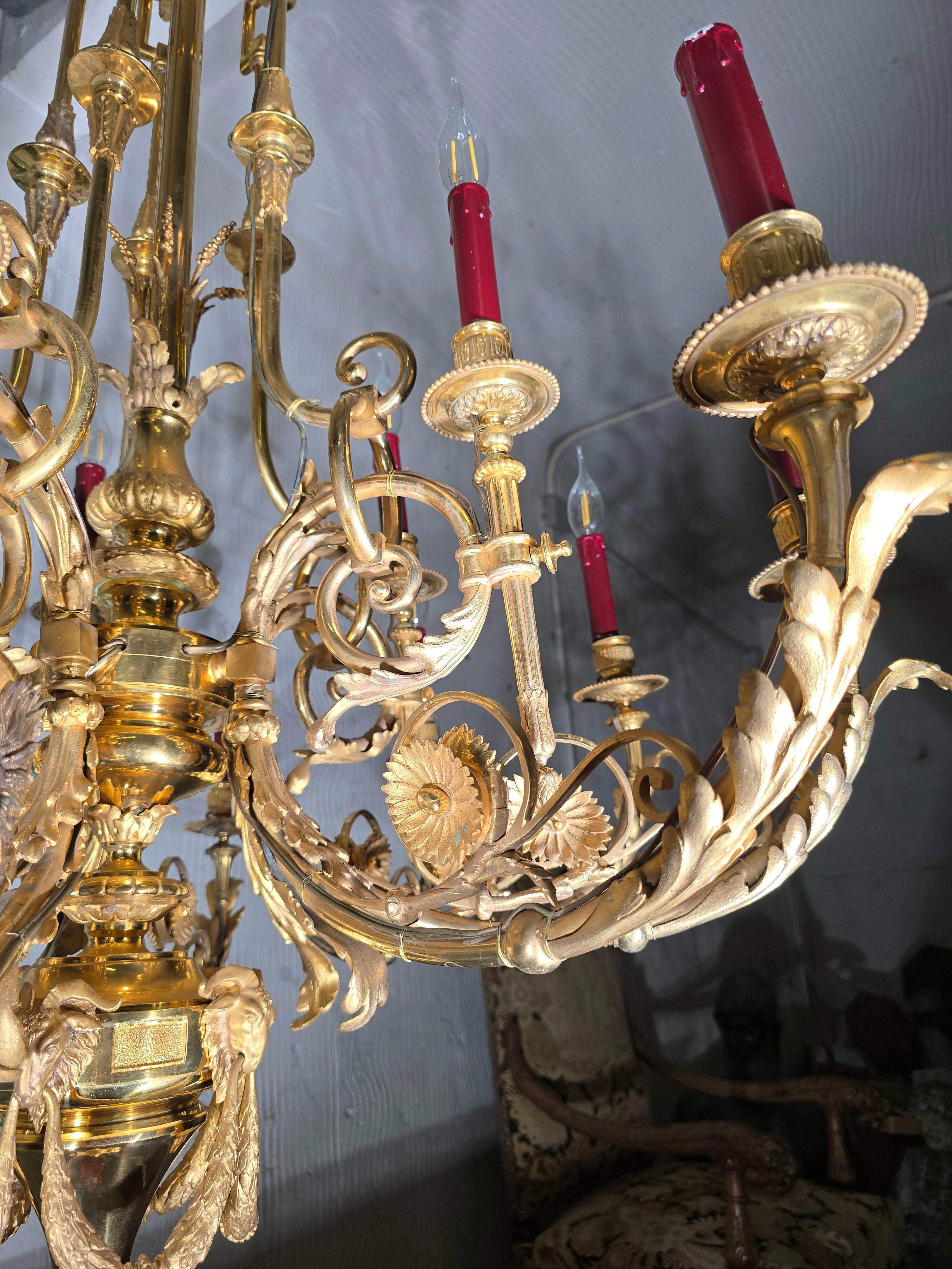 Lustre exquis en bronze doré français du XIXe siècle - 16 Lights Bon état - En vente à Madrid, ES