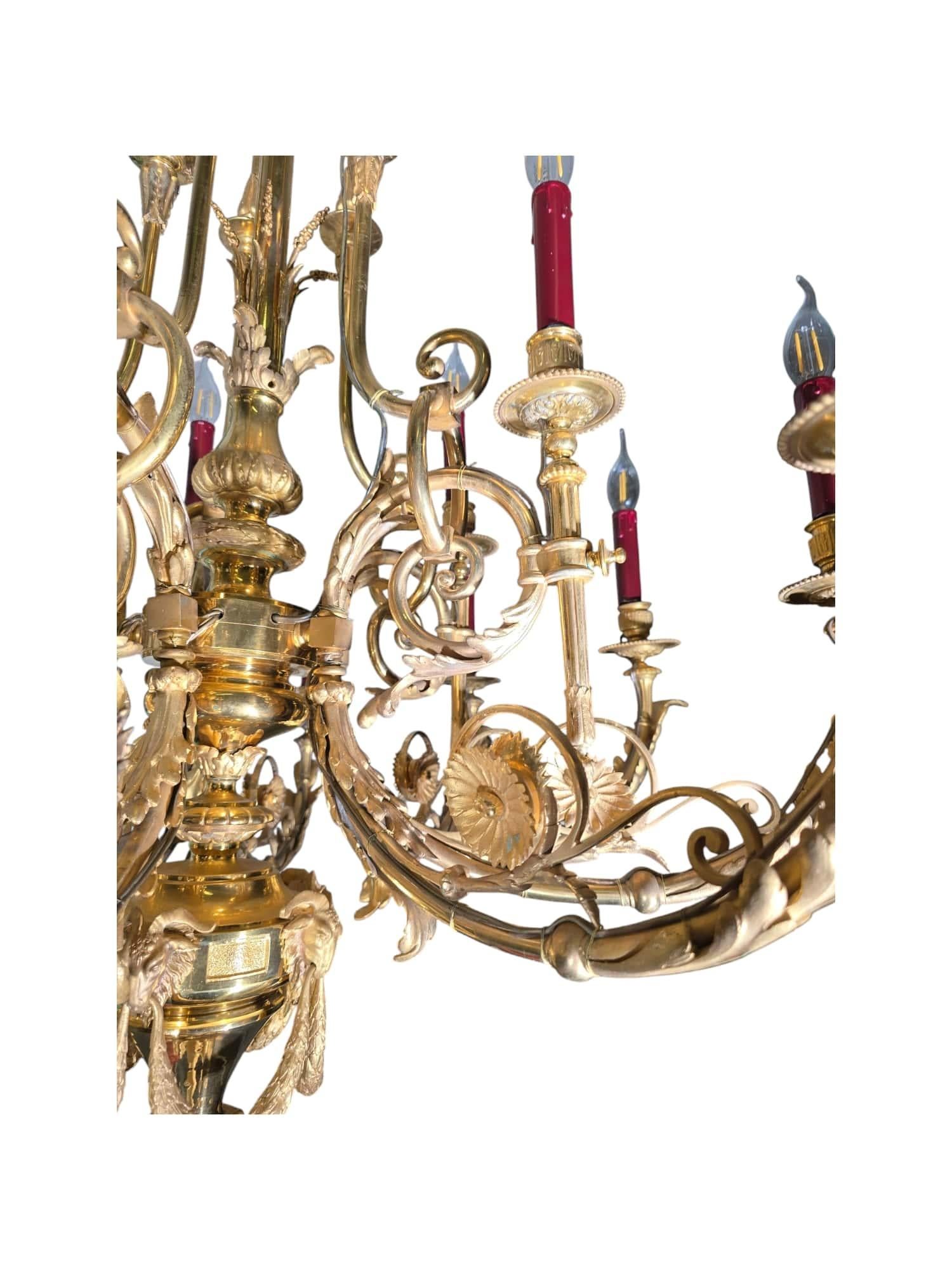 Lustre exquis en bronze doré français du XIXe siècle - 16 Lights en vente 2