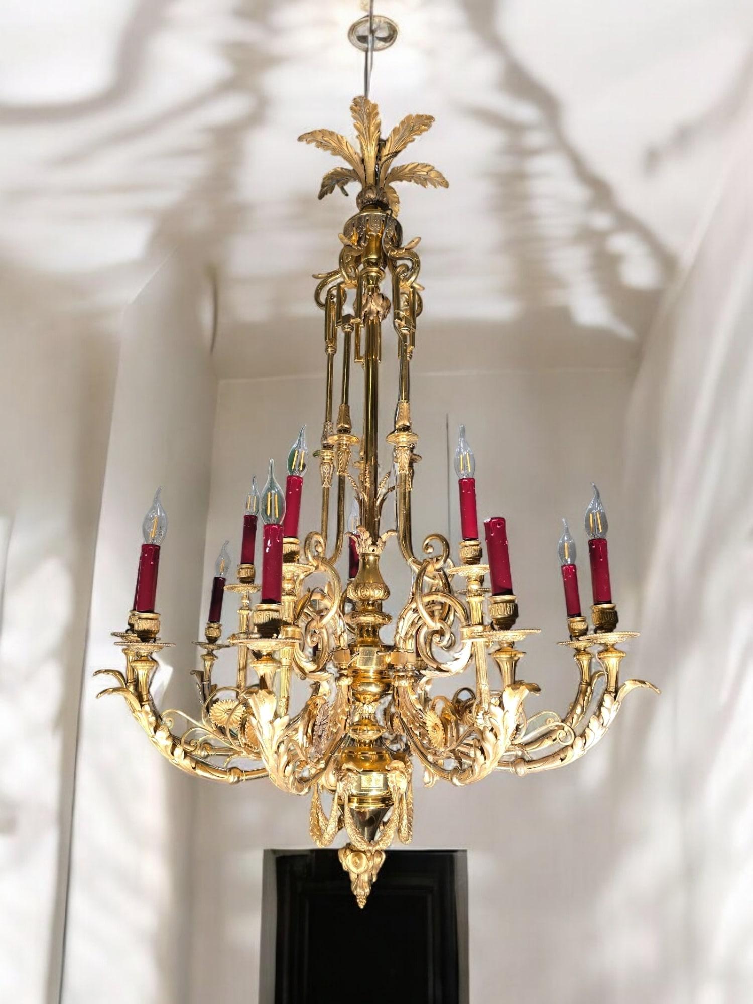 Lustre exquis en bronze doré français du XIXe siècle - 16 Lights en vente 5