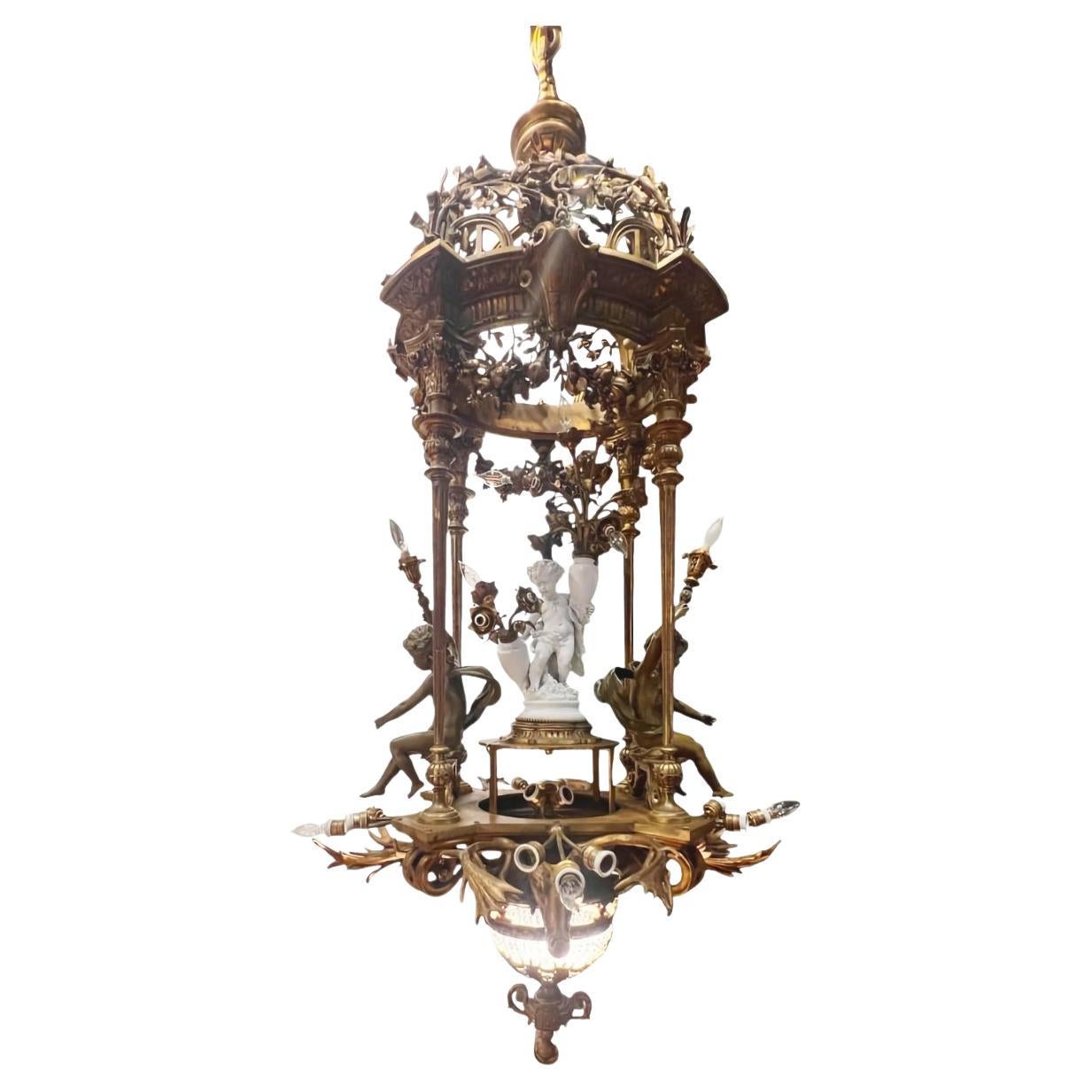 Squisito lampadario francese in bronzo dorato del XIX secolo con cherubino di bisquit